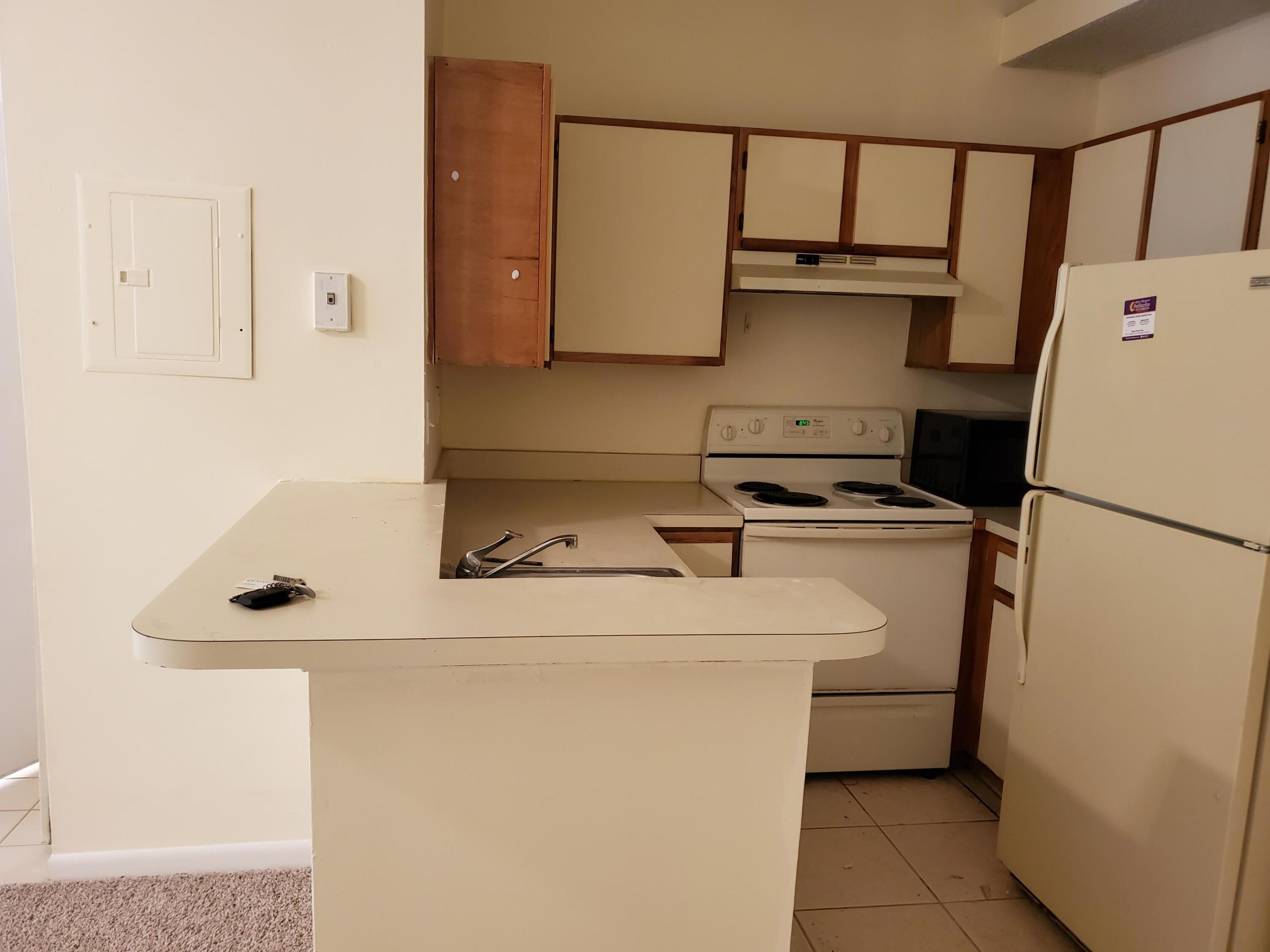 851 Lyons Road 22203 — photo