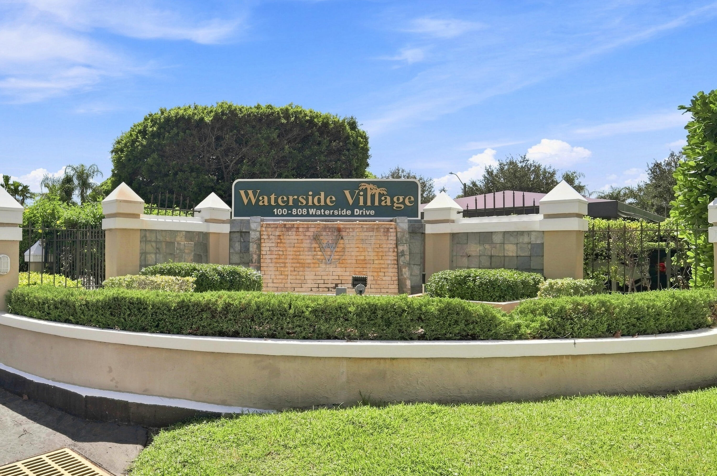 211 Waterside Drive — photo