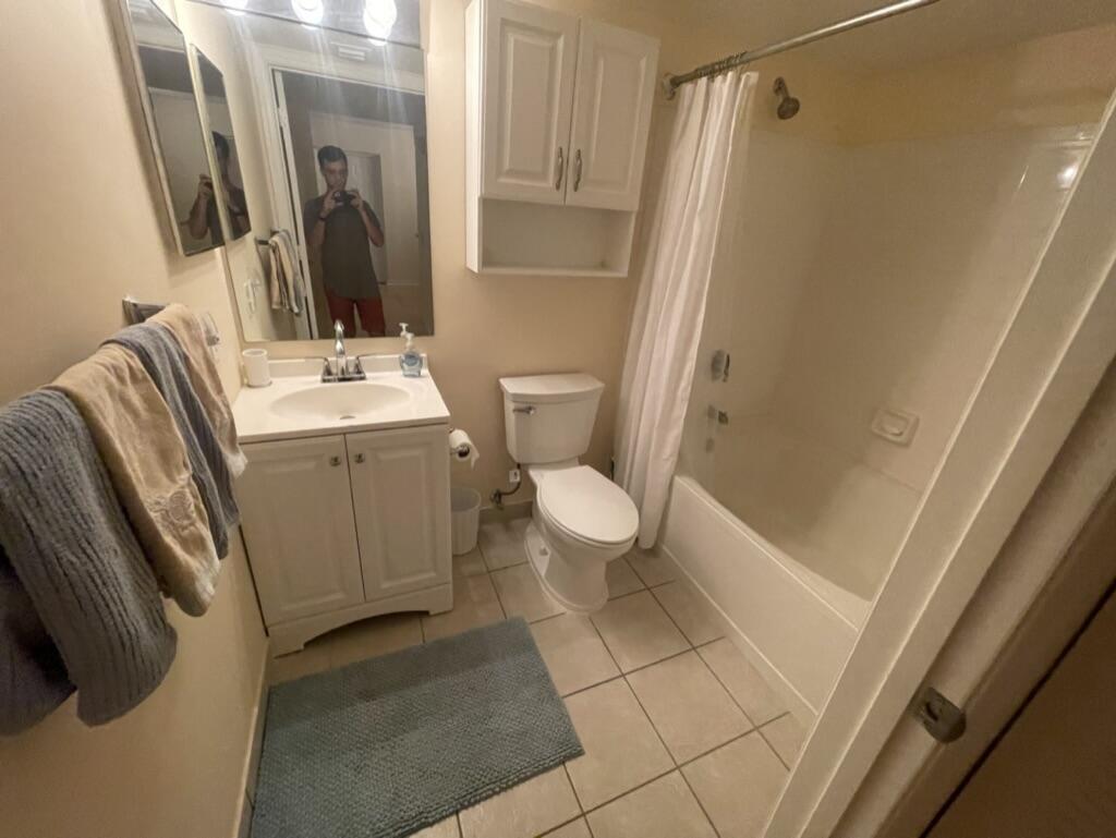 712 Villa Circle — photo