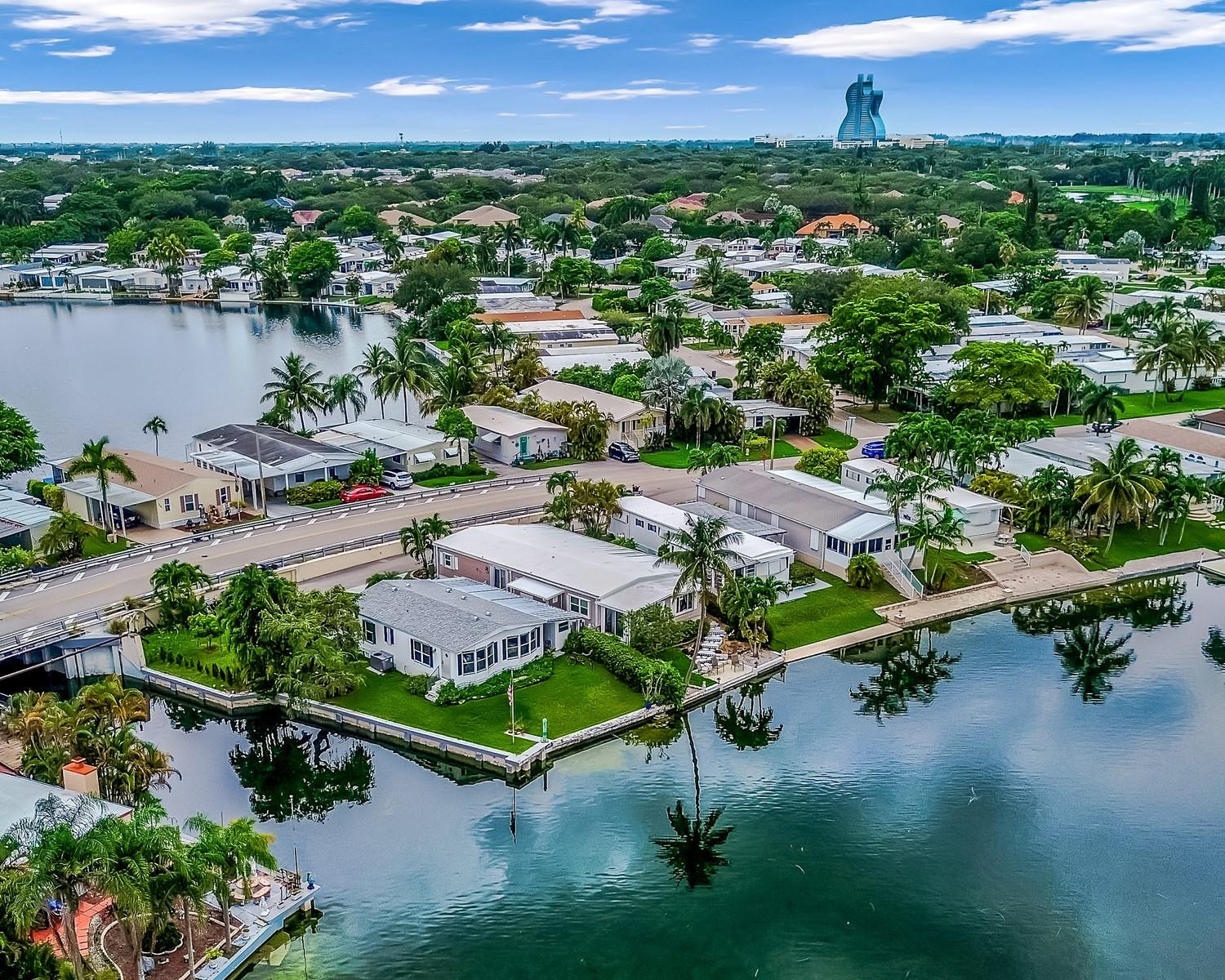 3055 Lakeshore Drive — photo