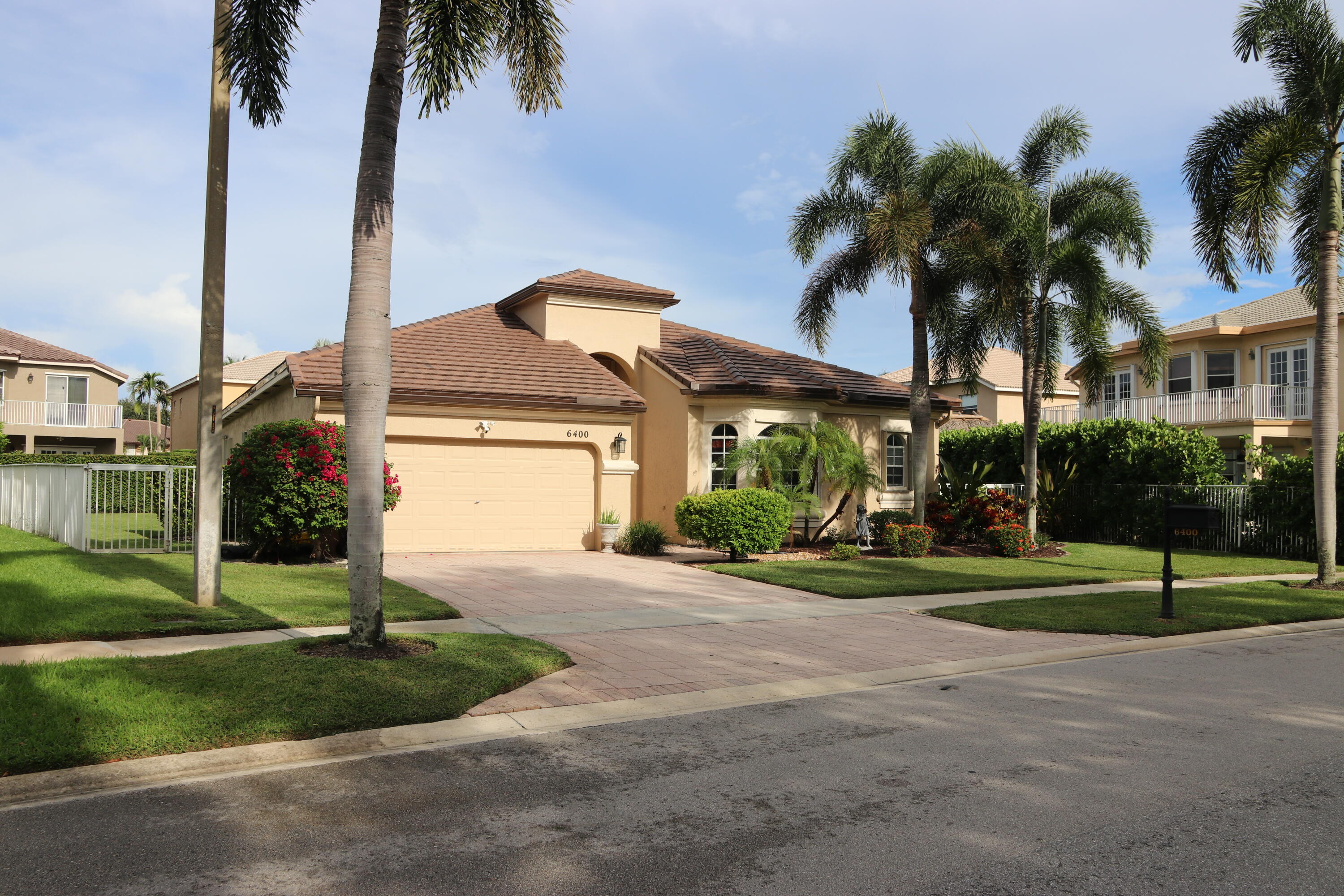 6400 Squirewood Way — photo