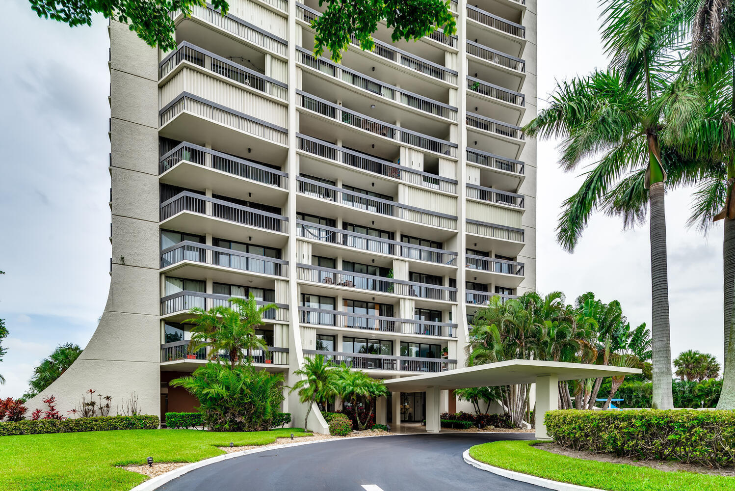 2000 Presidential Way 603 — photo