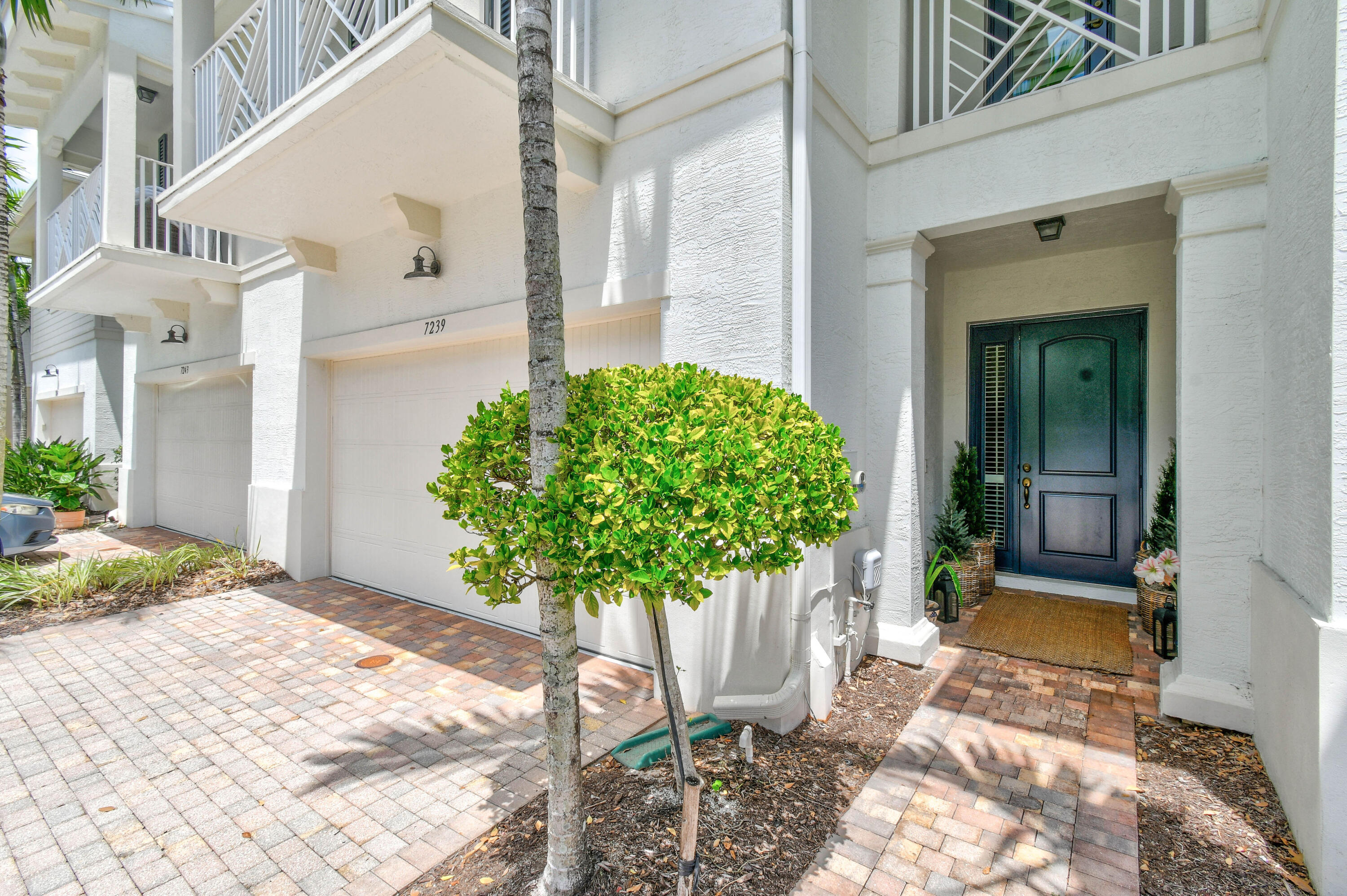 7239 Oxford Court — photo