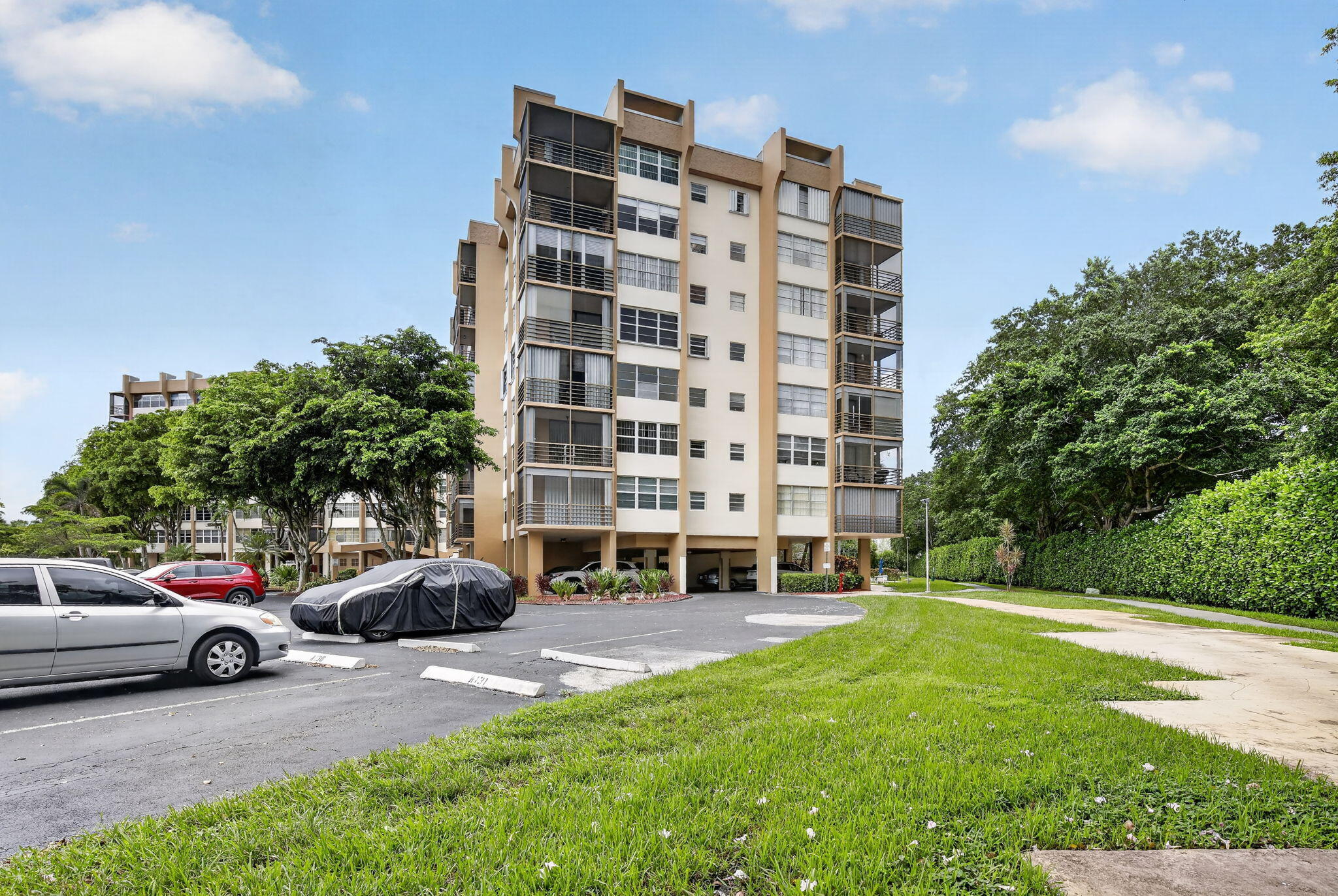 1400 Saint Charles Place 313 — photo