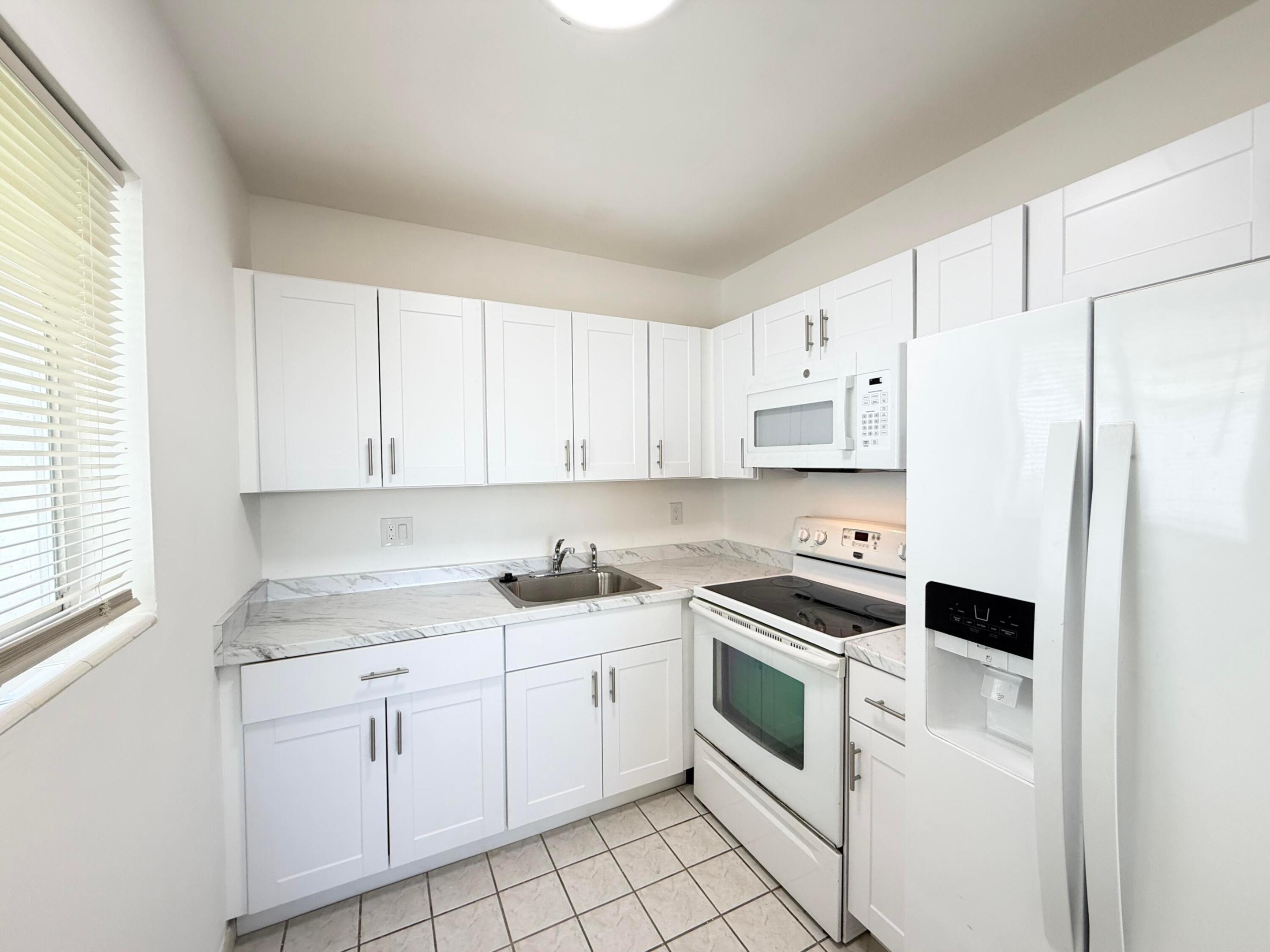 3402 Cynthia Lane 205 — photo