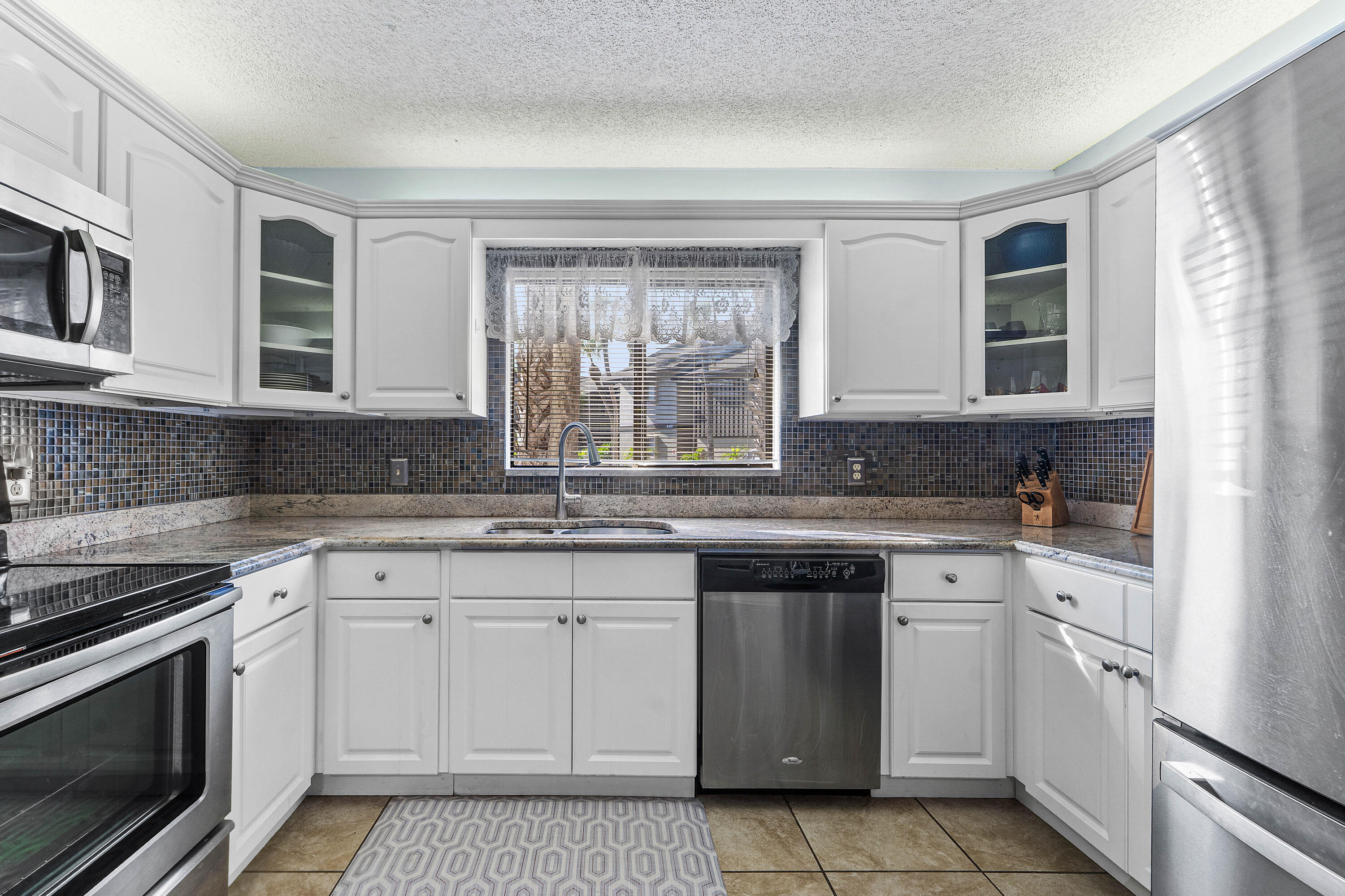 1611 Cabot Lane 3 — photo