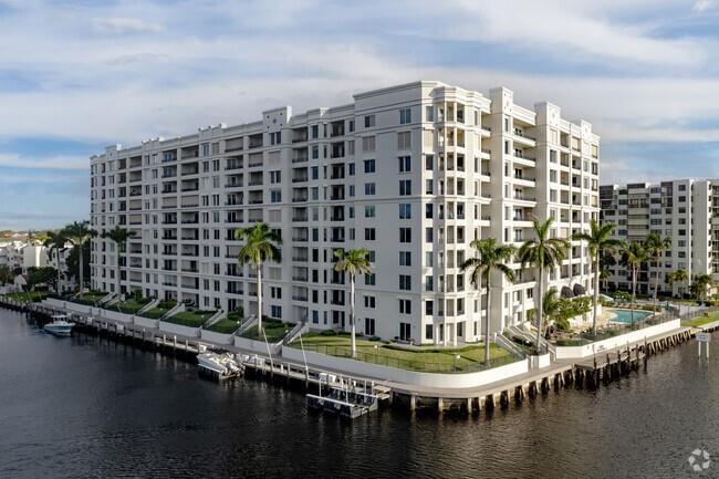 2880 NE 14th Street Causeway 413 — photo
