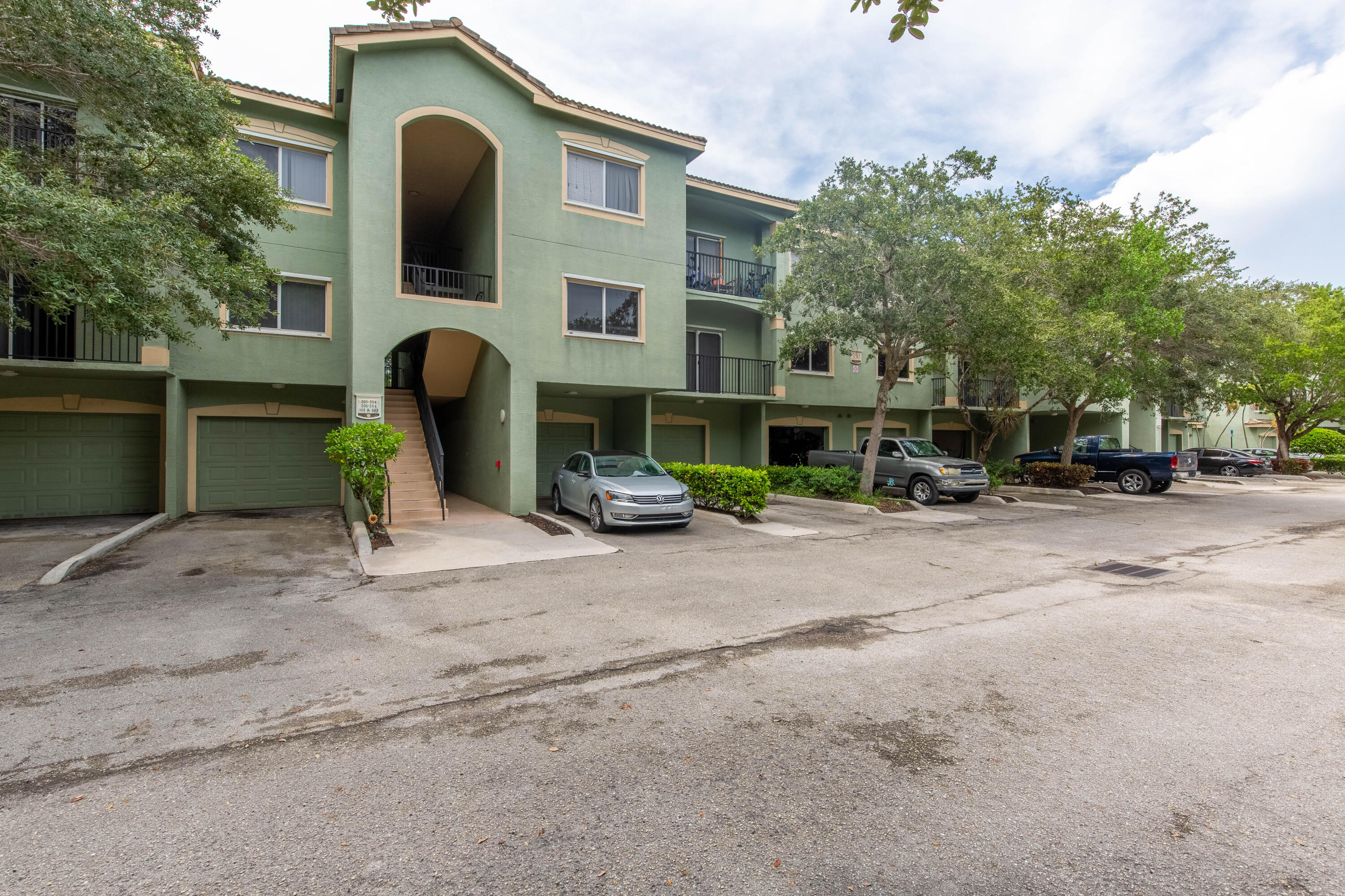 350 Crestwood Circle Unit 203 — photo