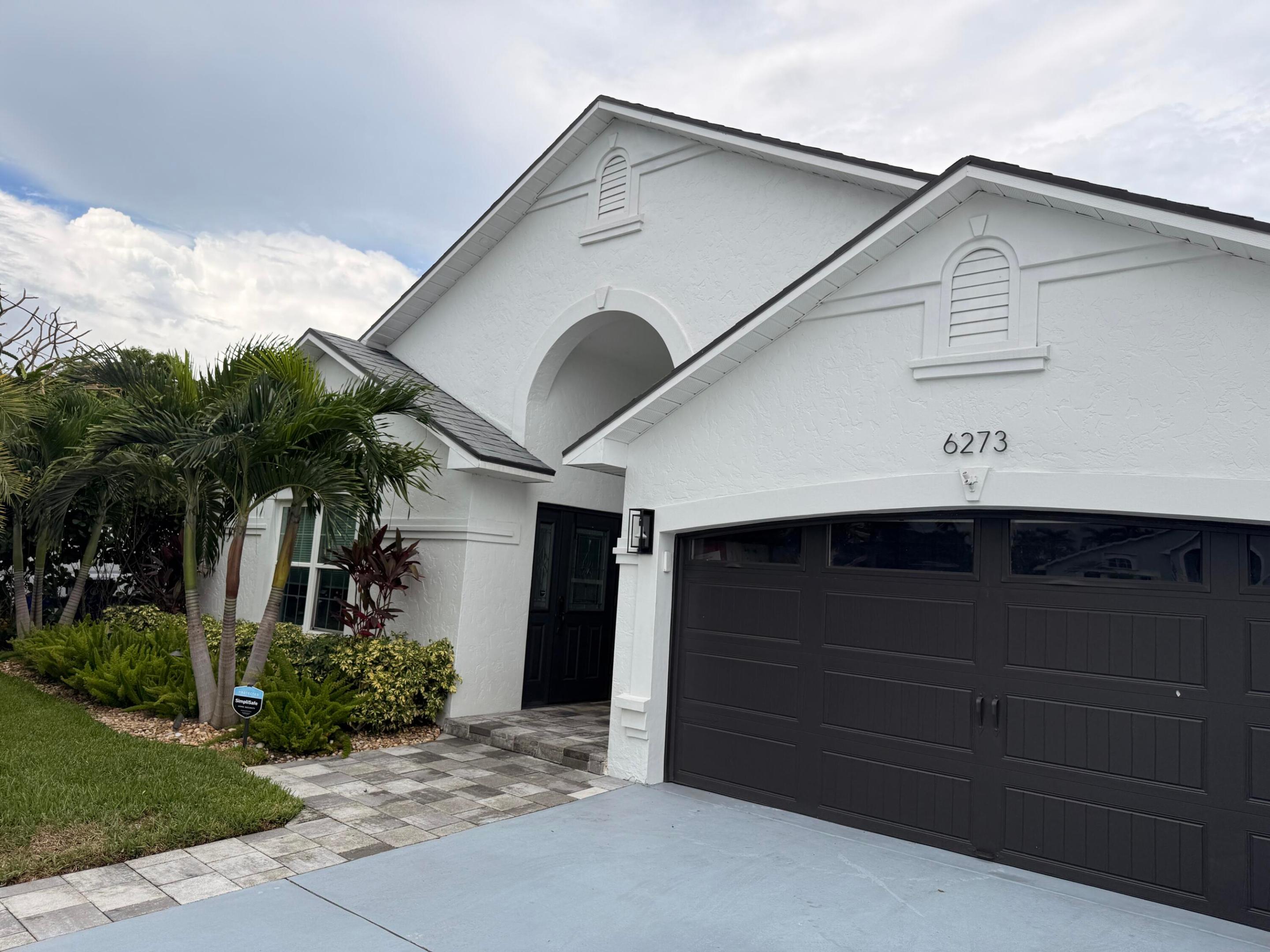 6273 Pompano Street — photo