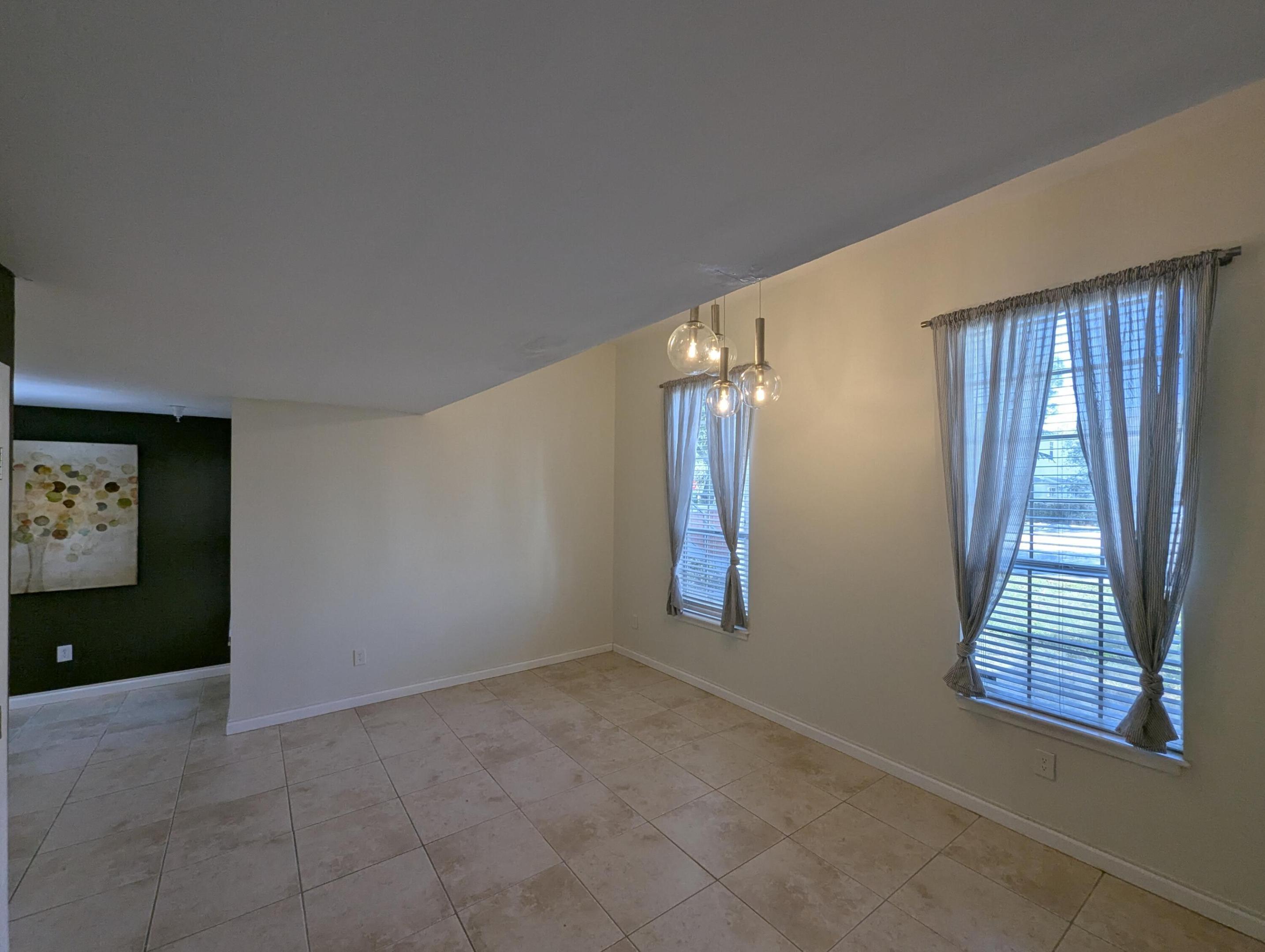 1335 Crystal Way E — photo