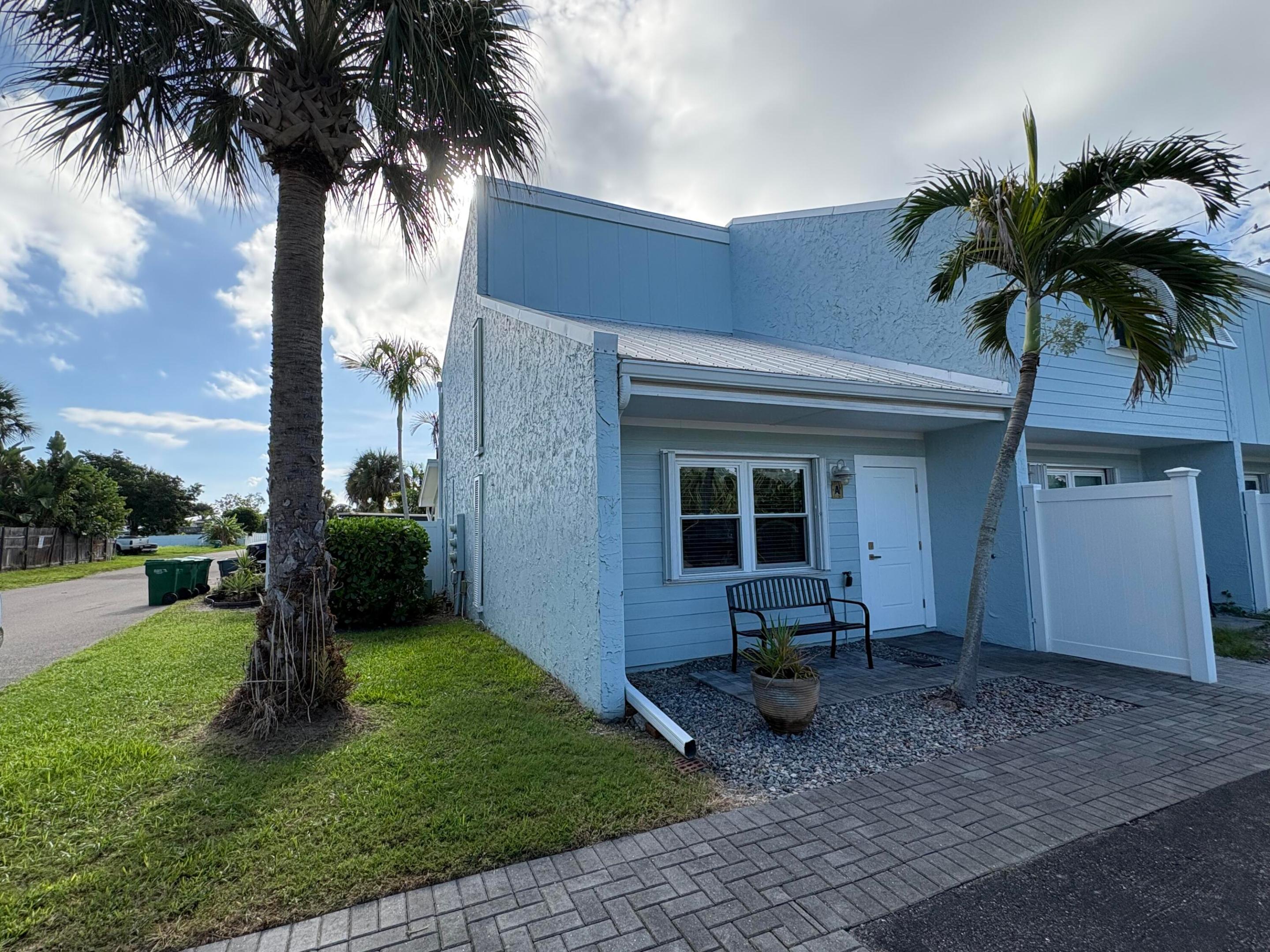 804 Shorewinds Drive — photo