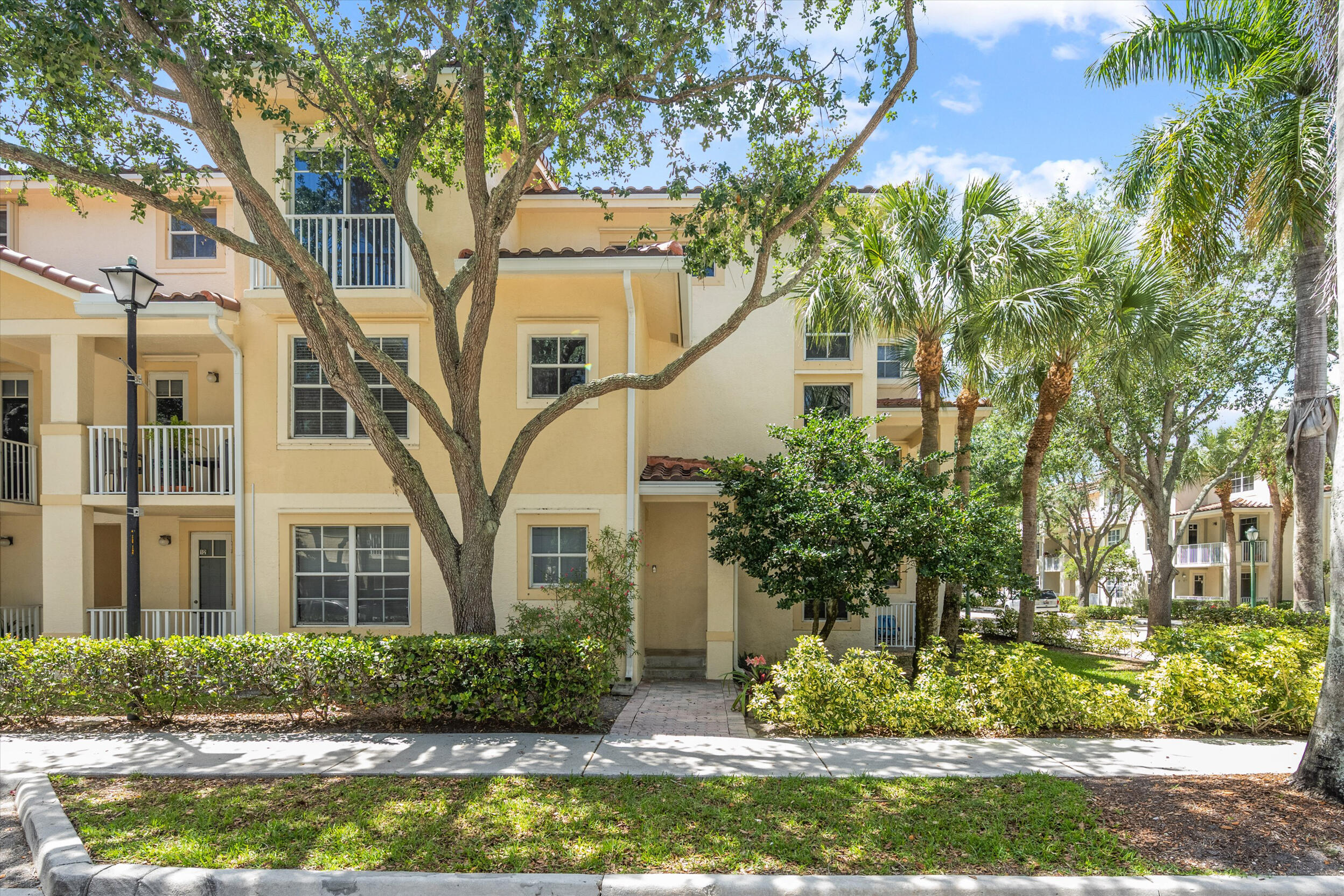 4822 Chancellor Drive 23 — photo