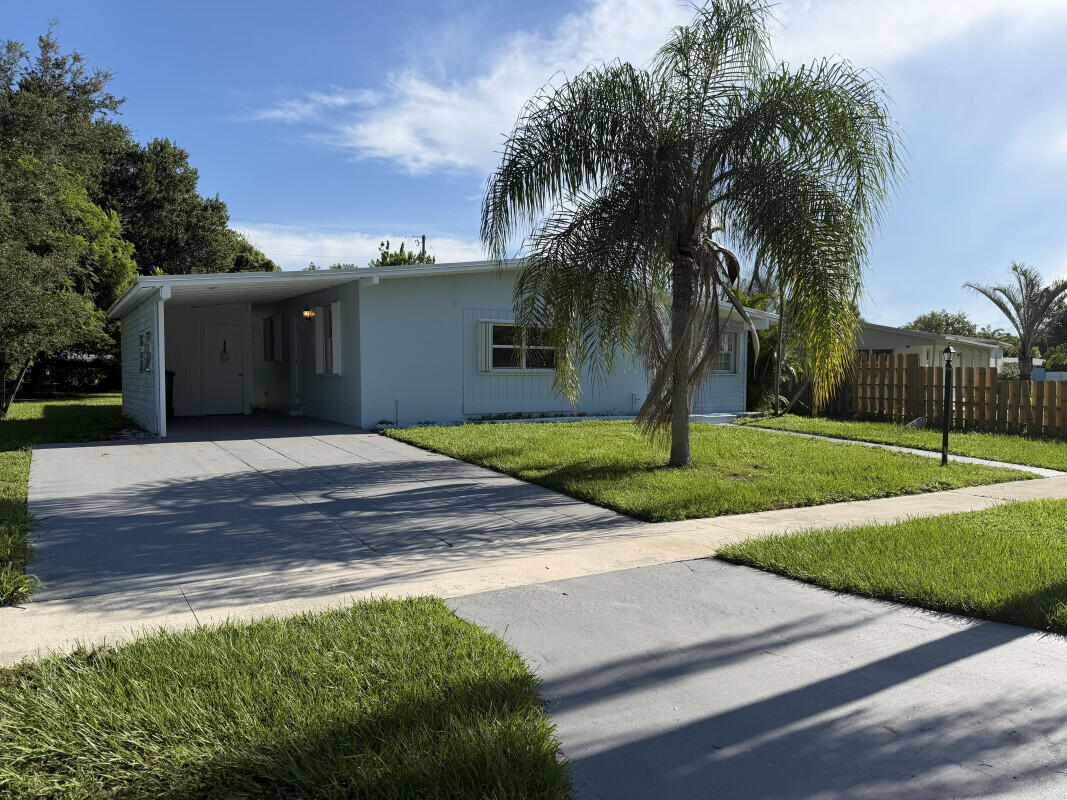 111 SE Castana Court — photo