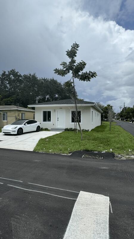 1701 NW 9th Street — photo