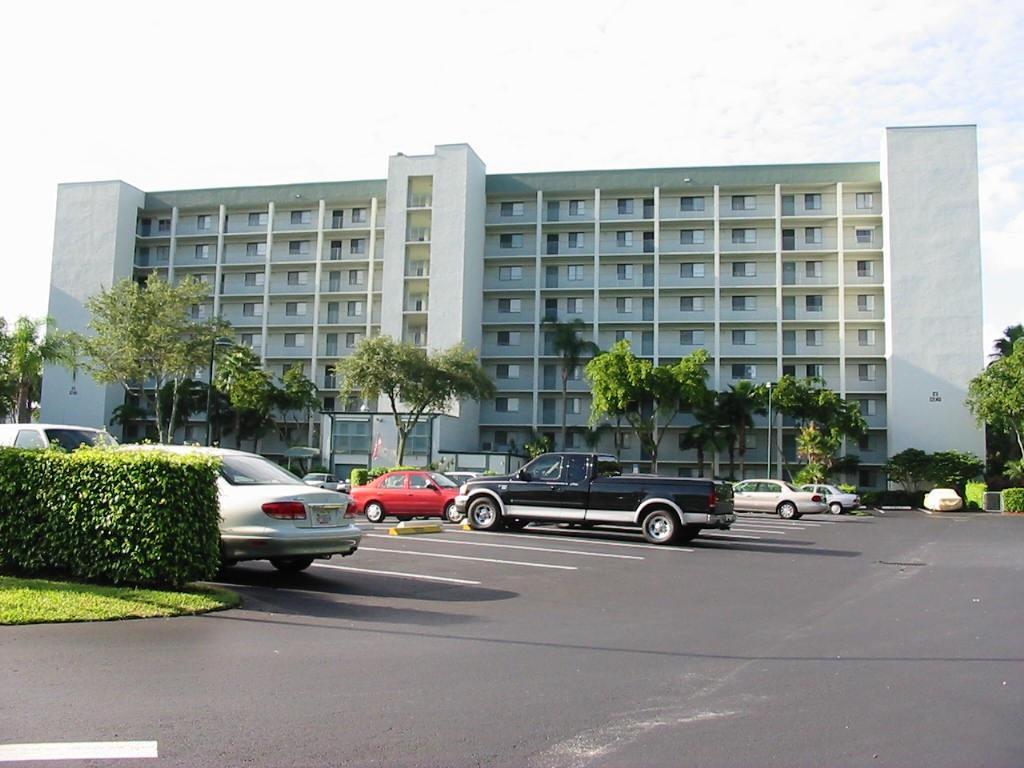 2232 N Cypress Bend Drive 307 — photo