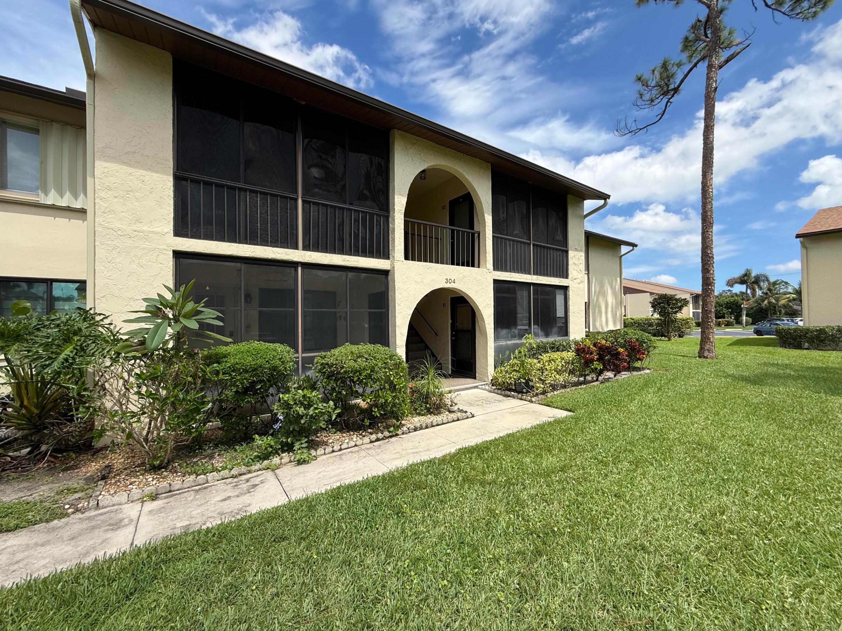 304 Knotty Pine Circle B-2 — photo