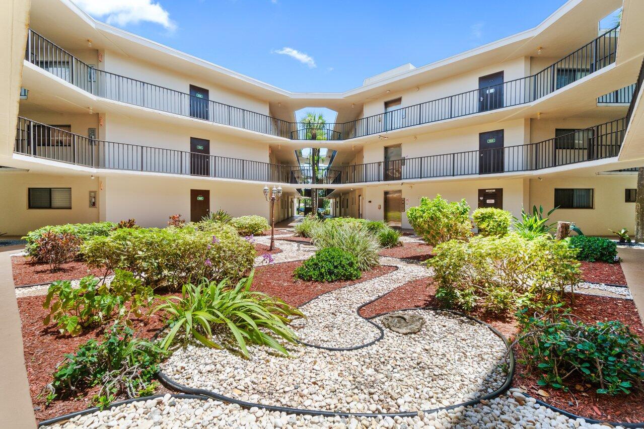 5100 Las Verdes Circle 316 — photo