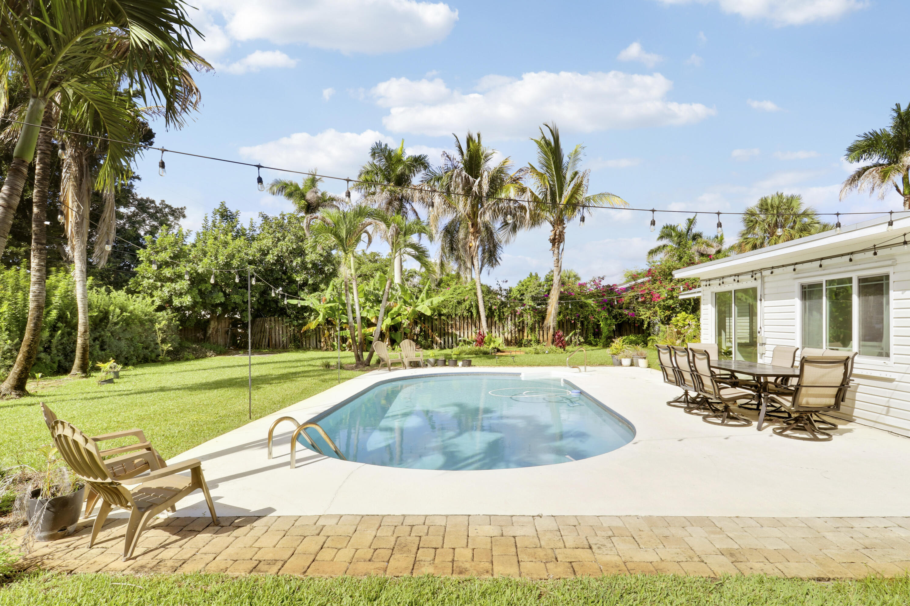 8016 SE Palm Street — photo