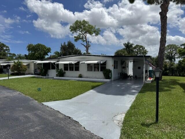 4042 Royal Manor Boulevard — photo