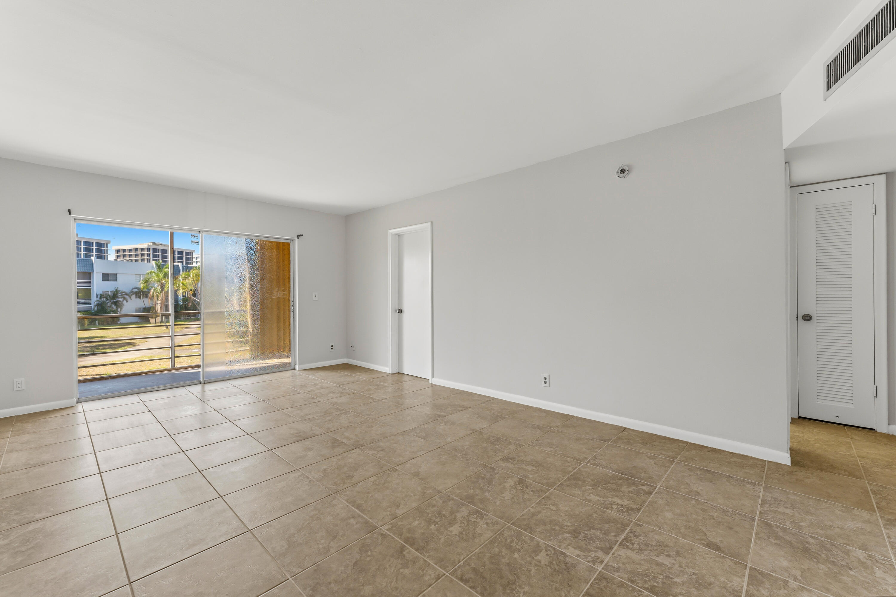 1638 Embassy Drive 208 — photo