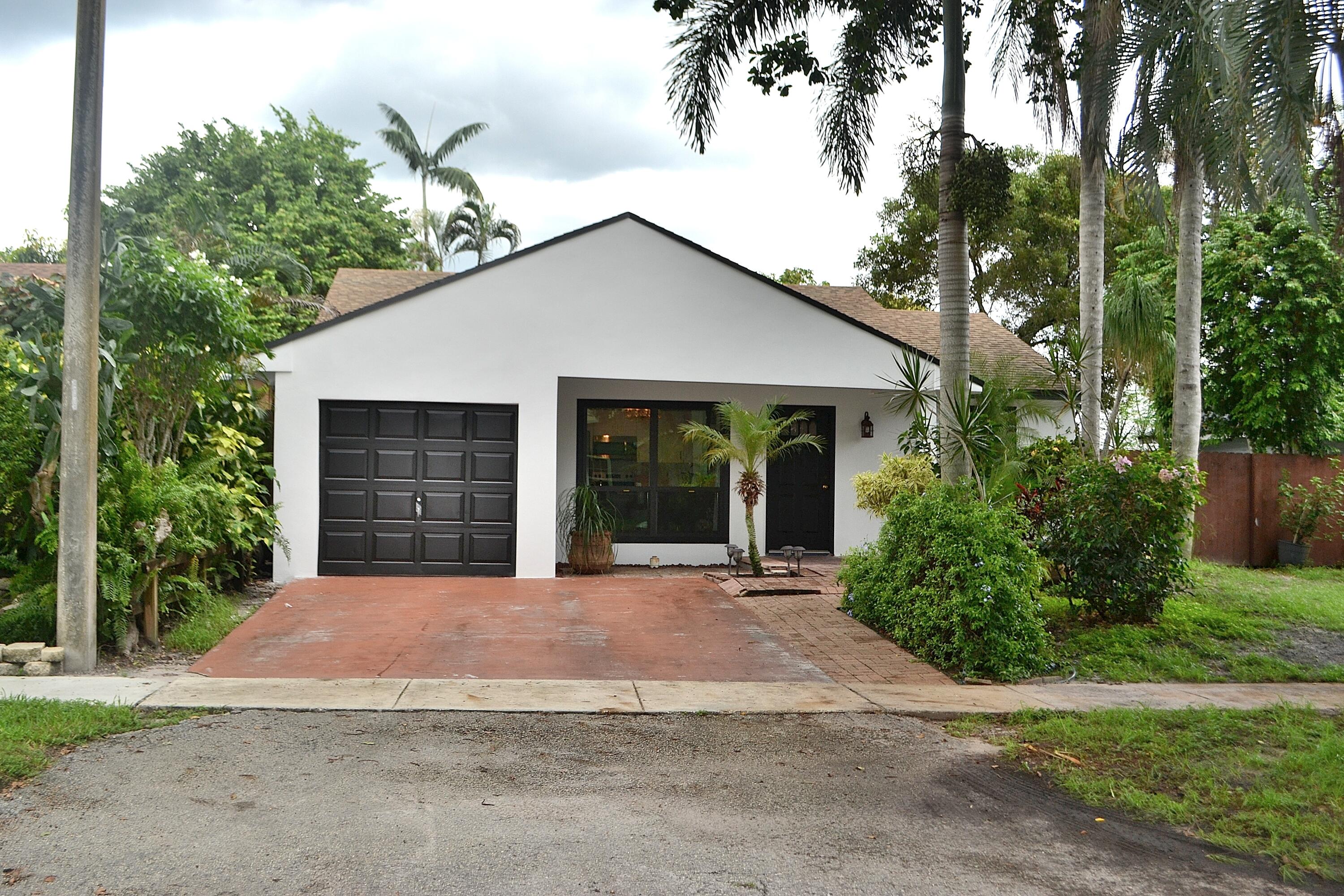 8671 SW 16th Court — photo