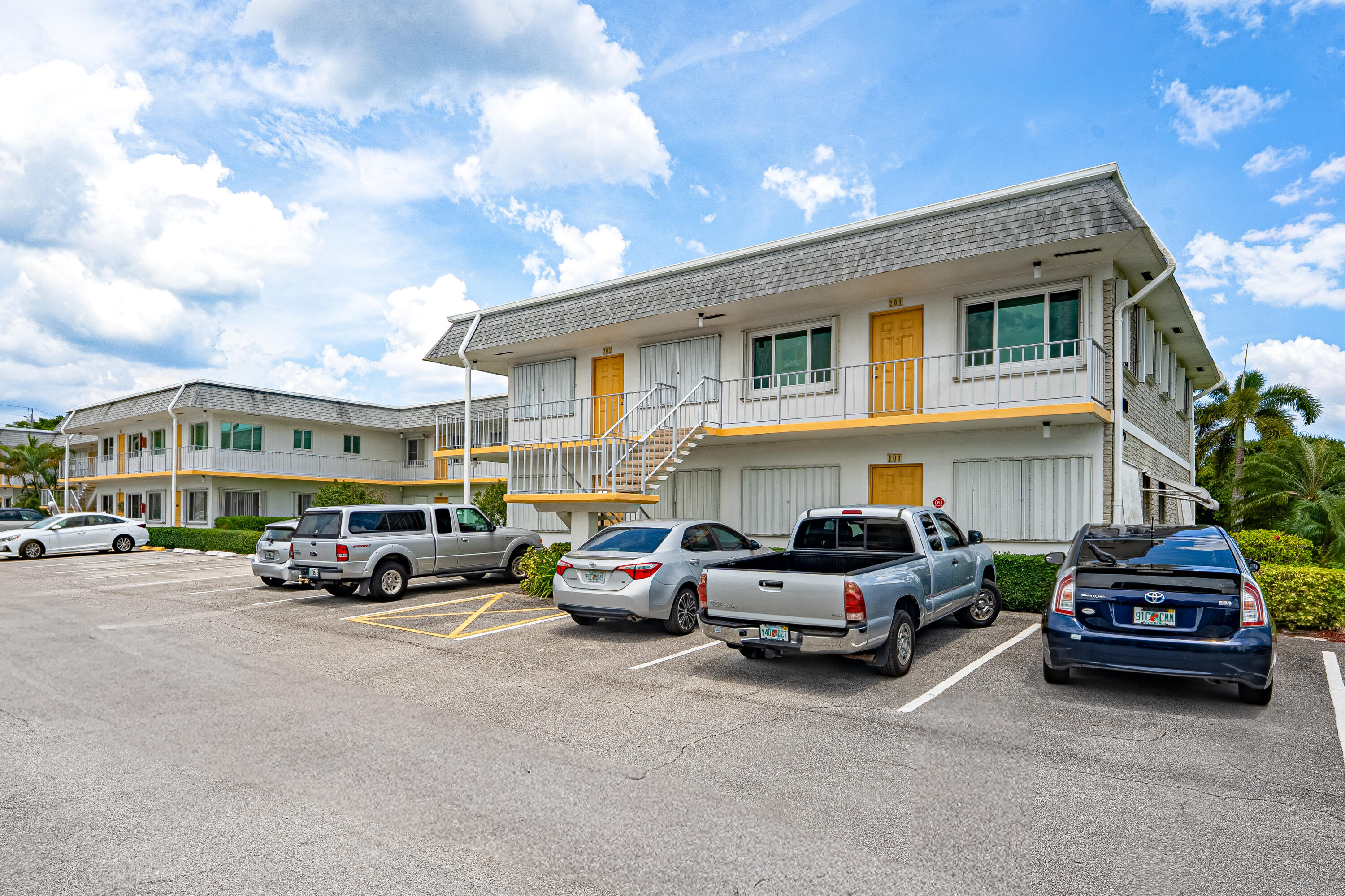 3120 Lake Osborne Drive Bldg 7 Unit 106 — photo