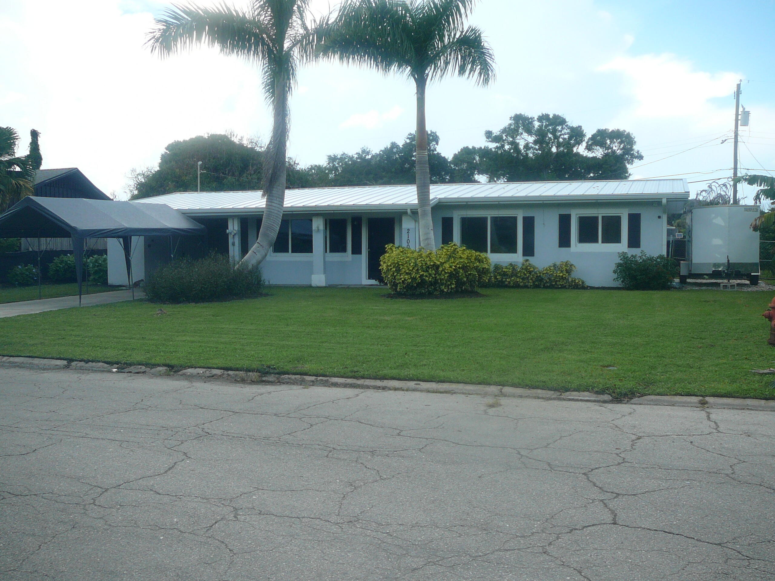 2100 W Esplanade — photo