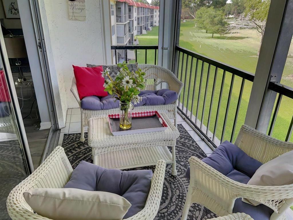 9300 N Hollybrook Lake Drive S 304 — photo