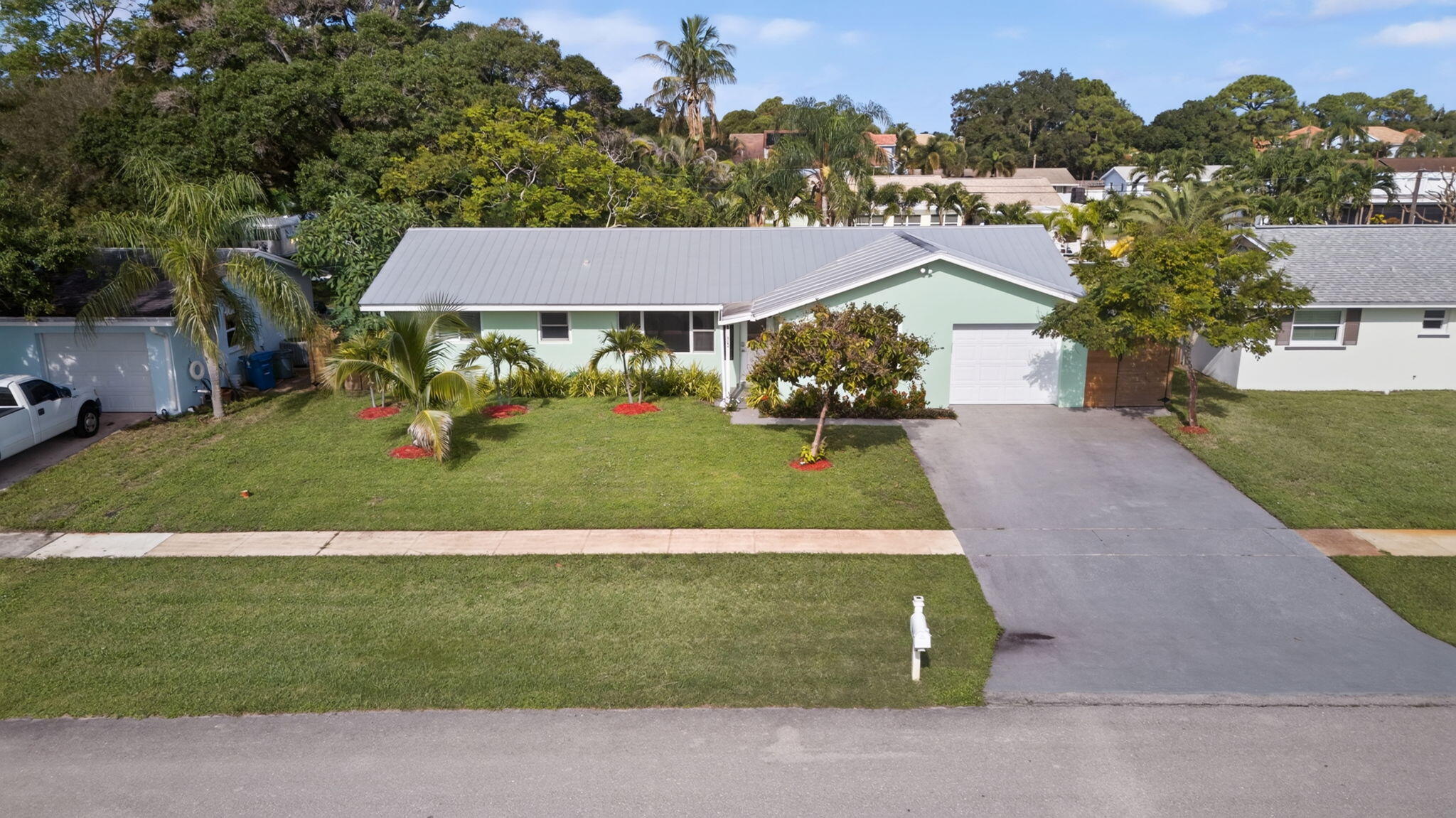 502 Circle E — photo