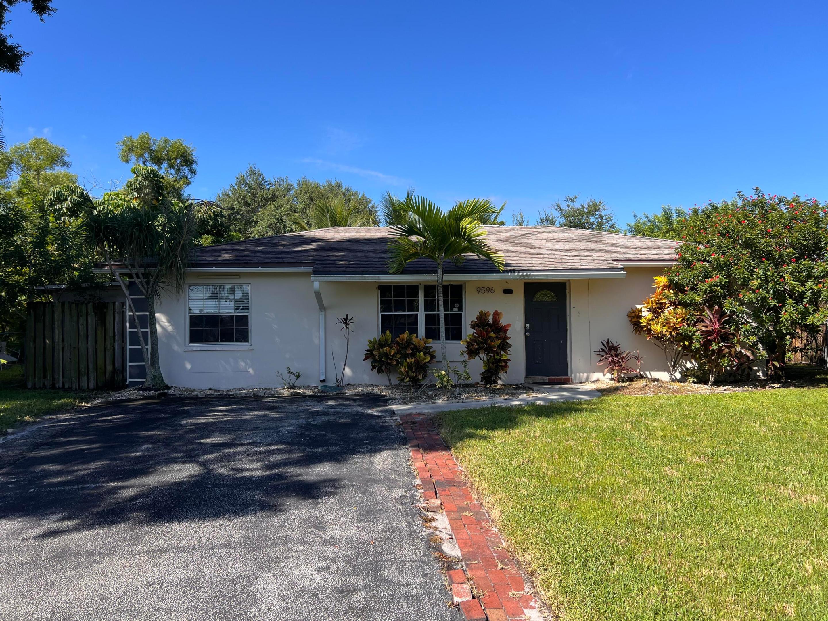 9596 Richmond Circle — photo