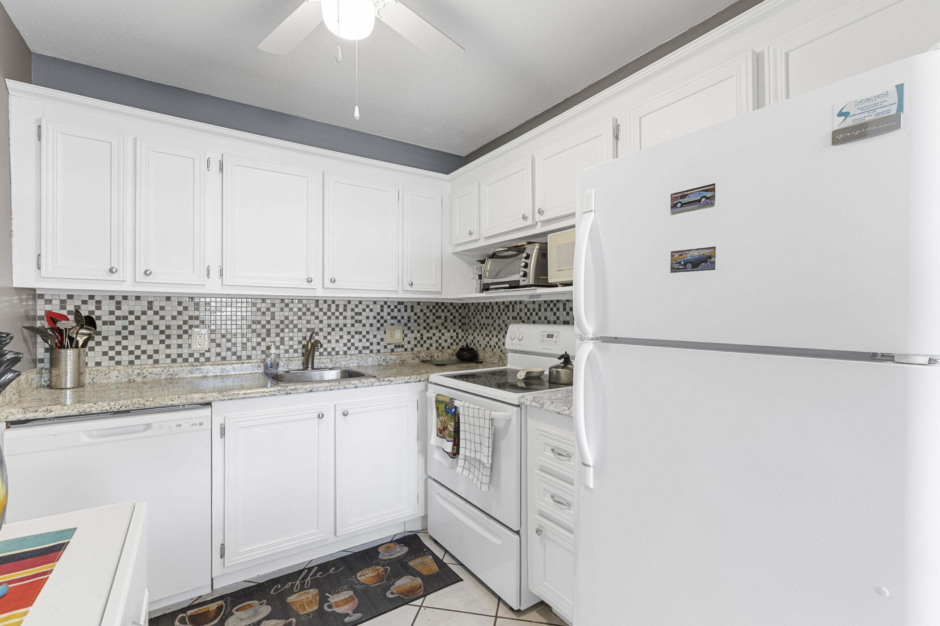 159 Newport J — photo