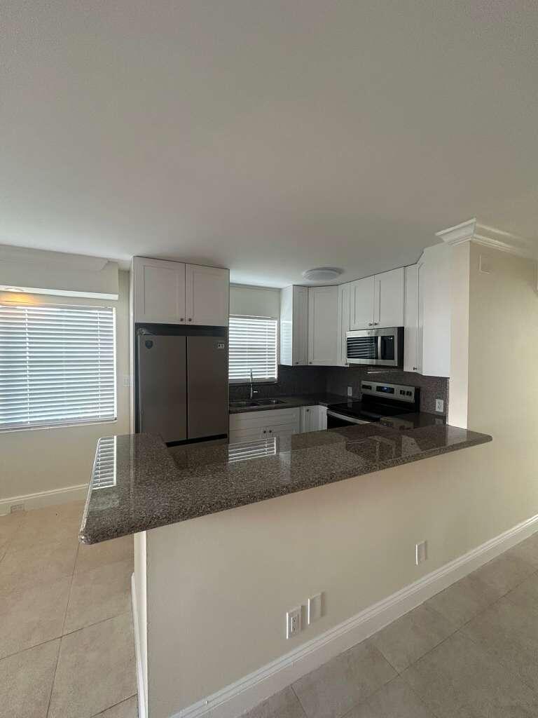 341 Fanshaw I — photo
