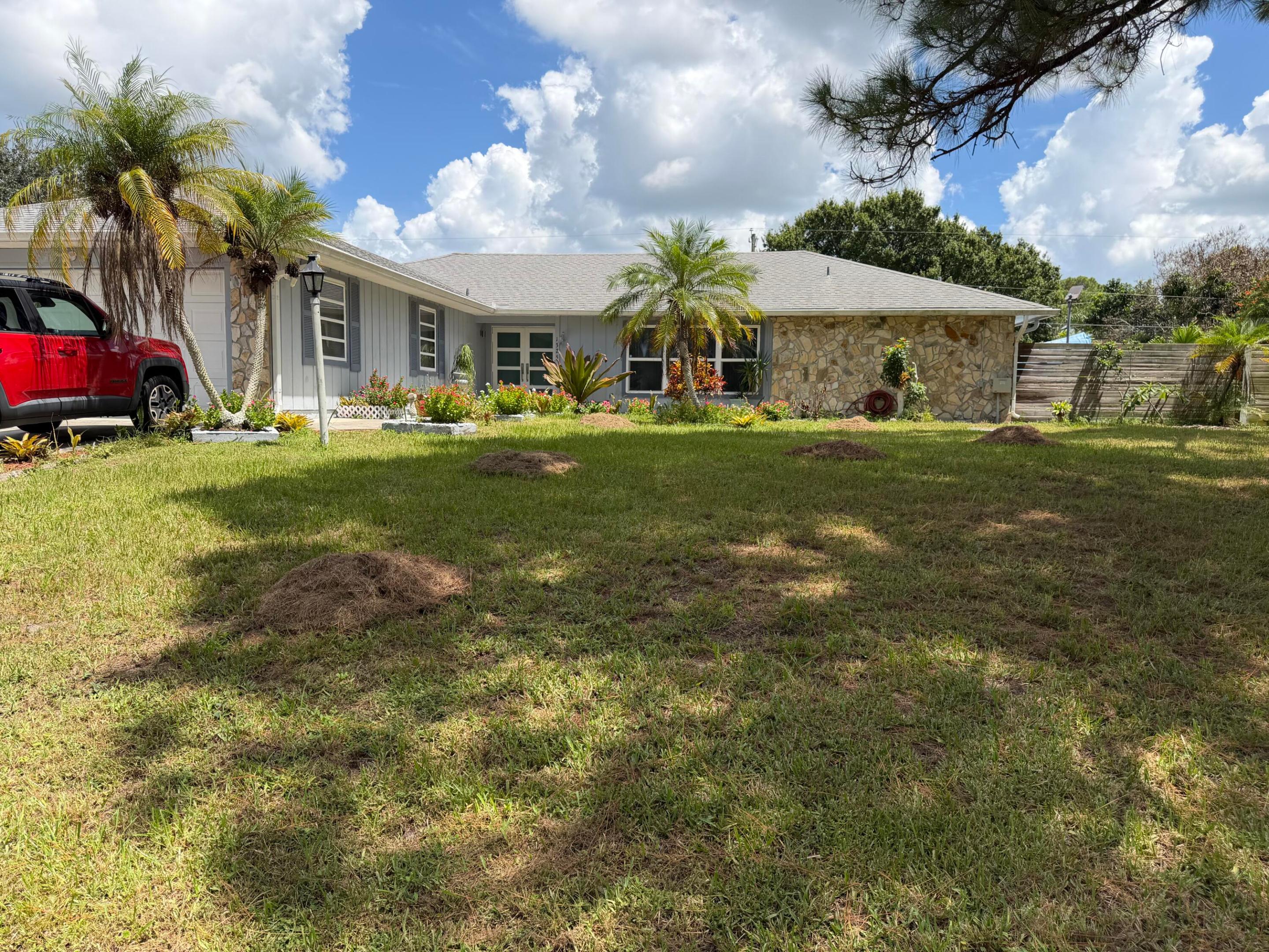 1325 SE Laconia Lane — photo