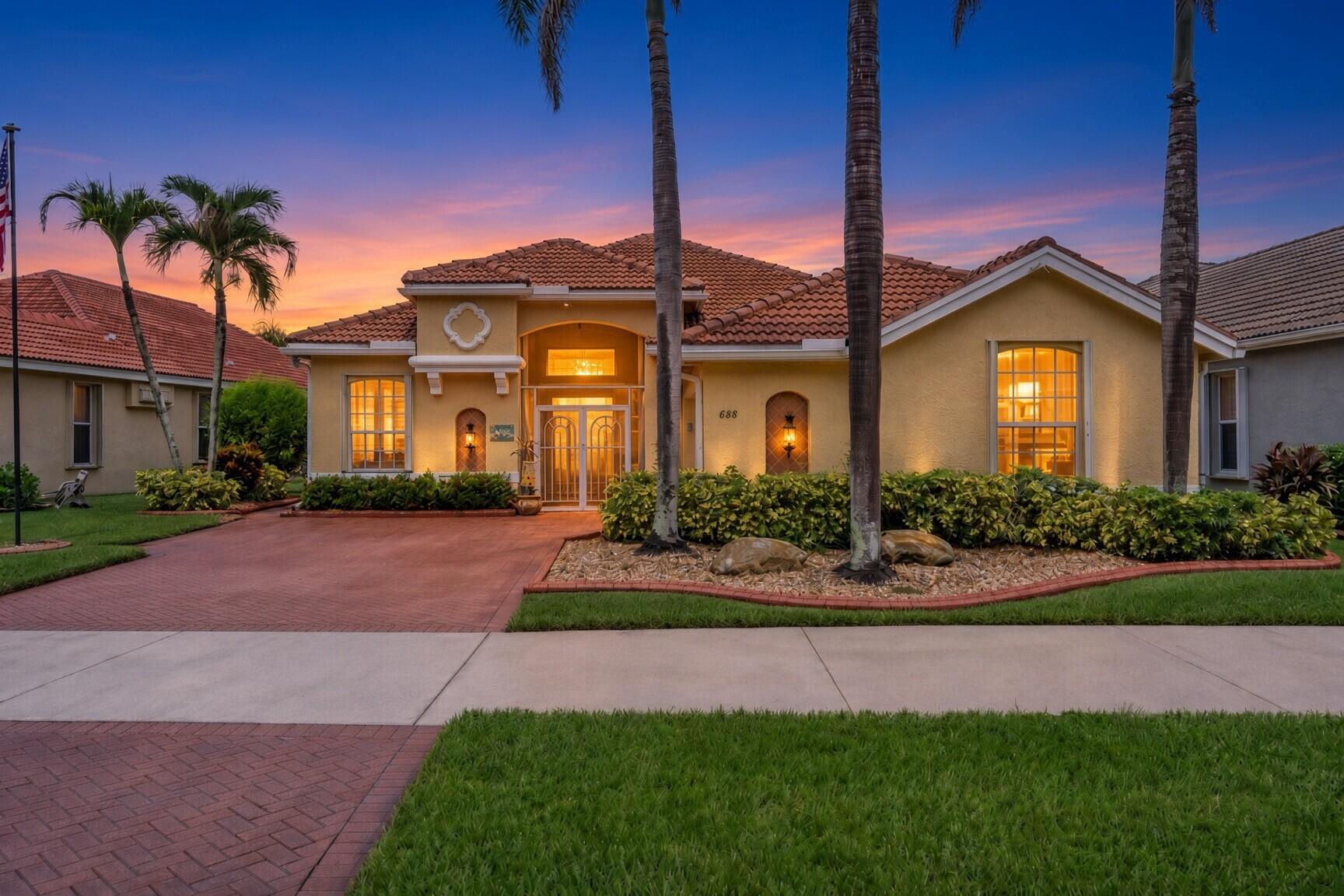 688 SW Lake Charles Circle — photo
