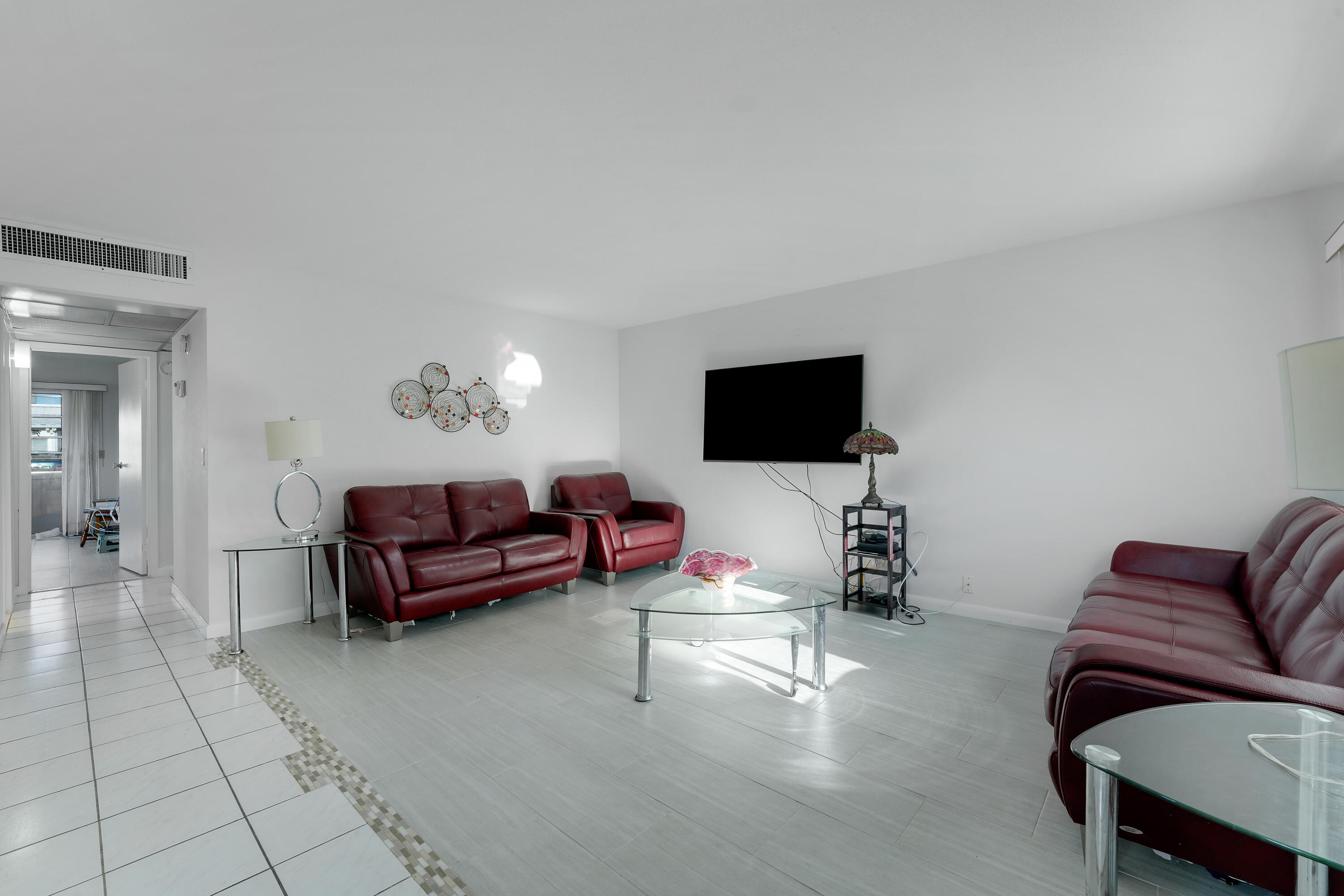 173 Valencia H — photo