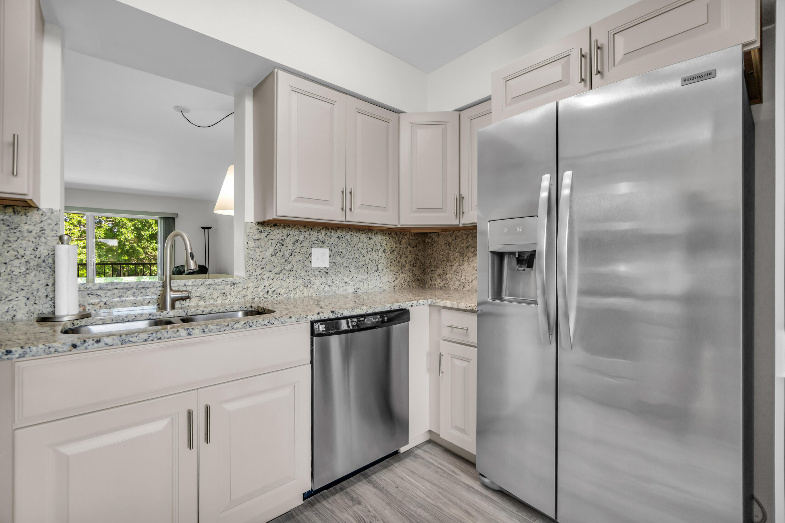 7267 Huntington Lane 403 — photo