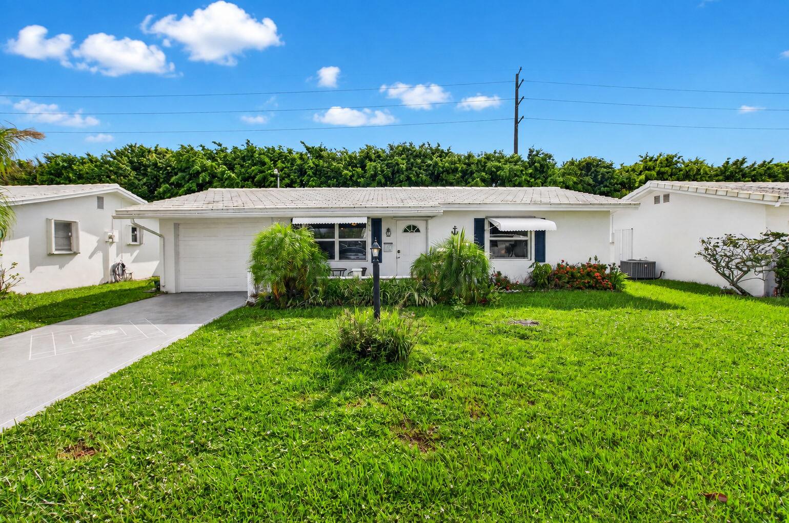 400 SW 8th Place — photo