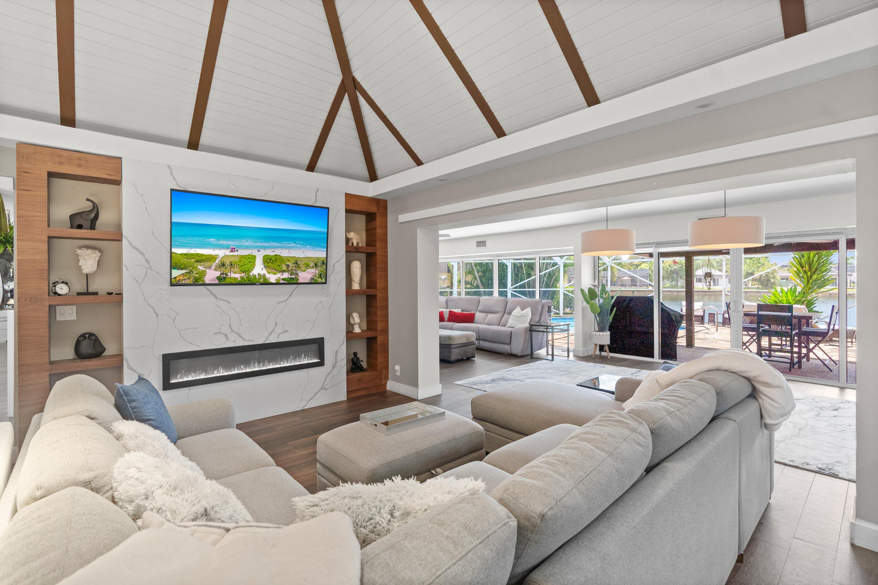 6106 Royal Poinciana Lane — photo