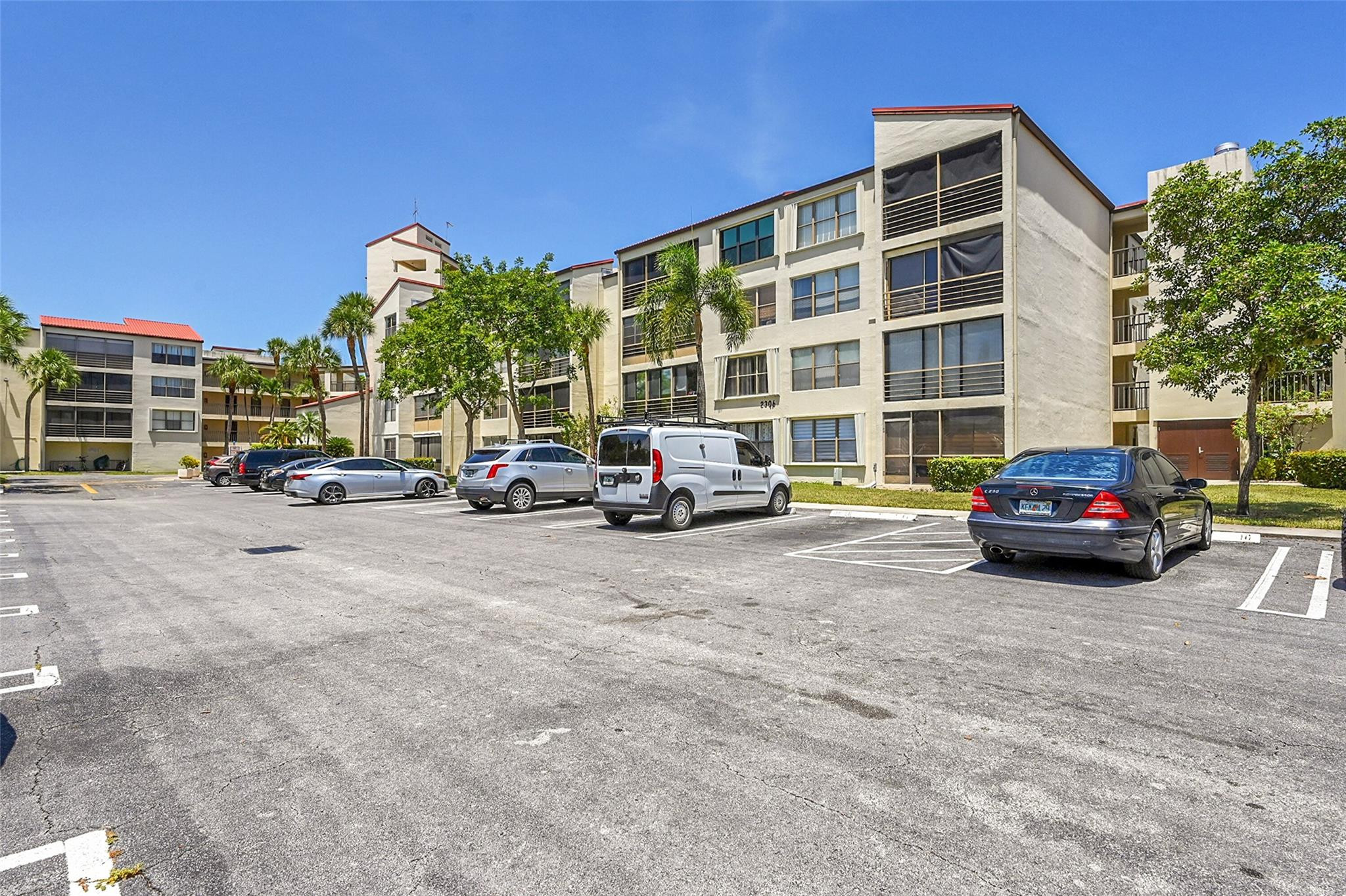 2304 S Cypress Bend Drive 512 — photo