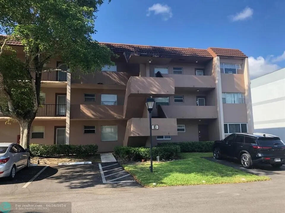 8350 Sands Point Boulevard E310 — photo