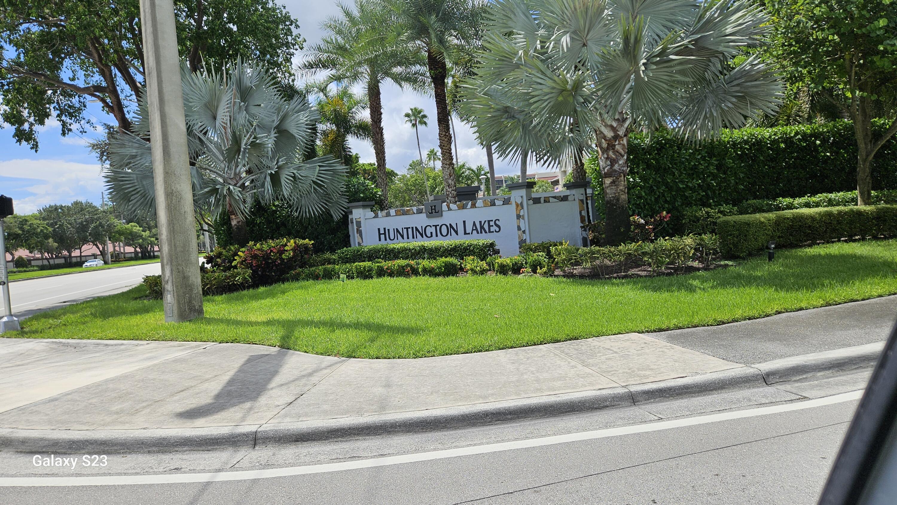 7185 Huntington Lane — photo