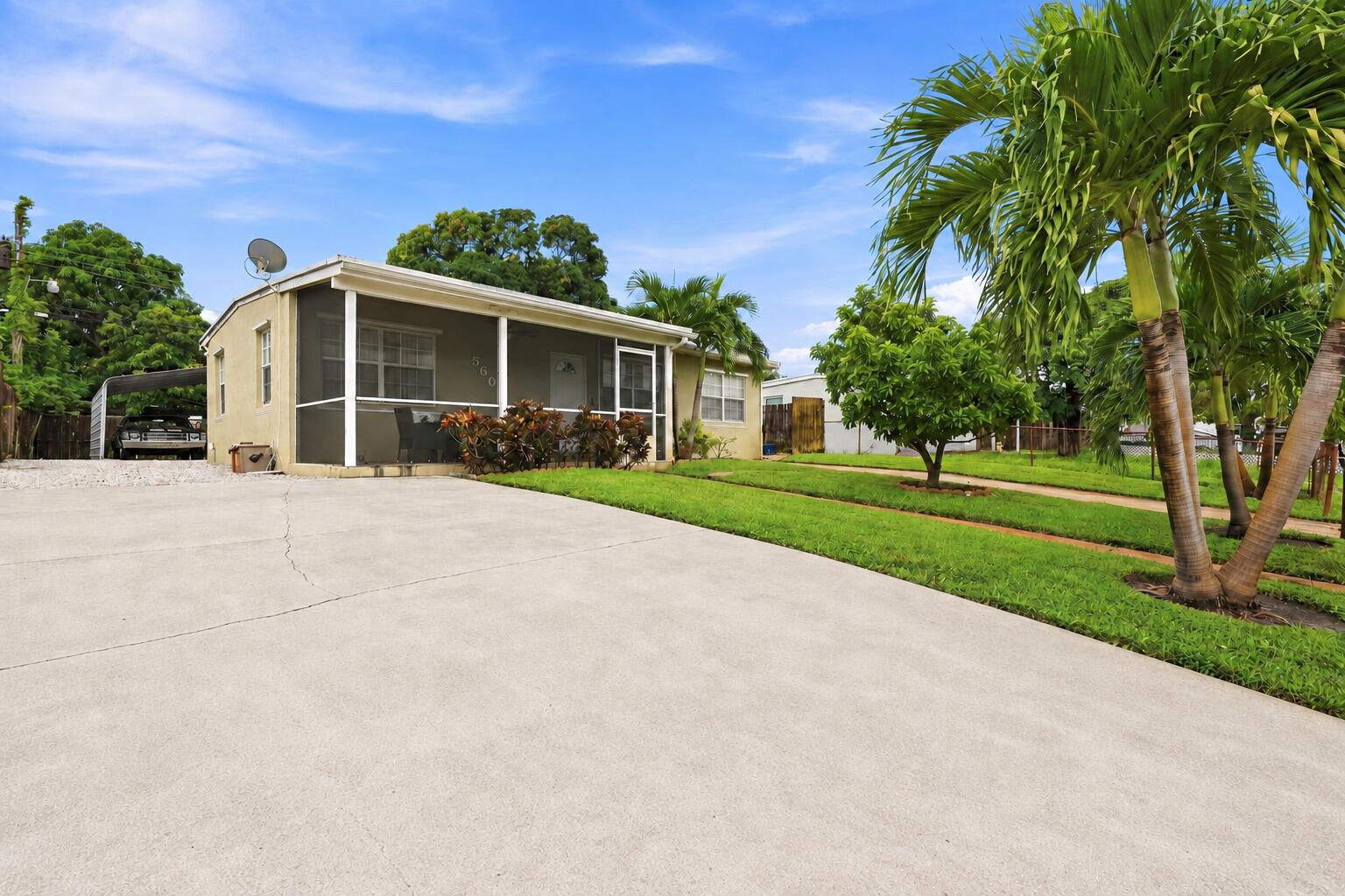 560 Seagrape Road — photo