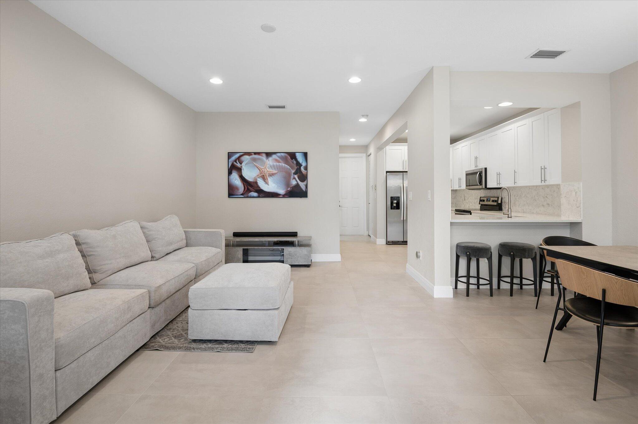 950 Marina Del Ray Lane 4 — photo