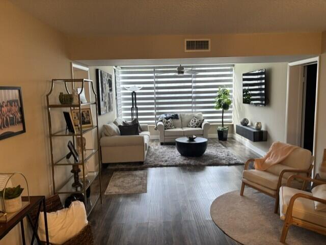 1707 Whitehall Drive 105 — photo