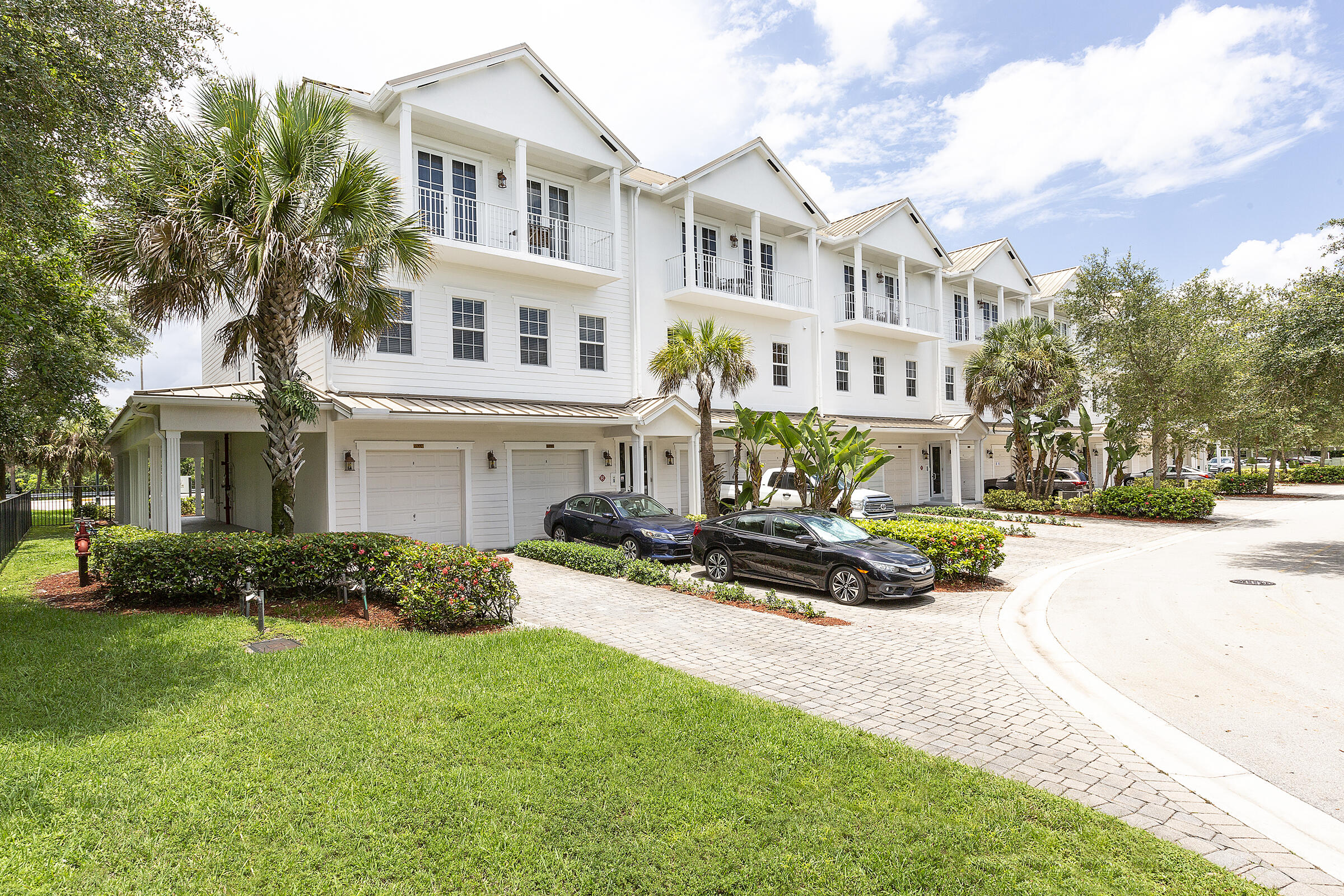 6807 Lakeside Circle N 102-1 — photo