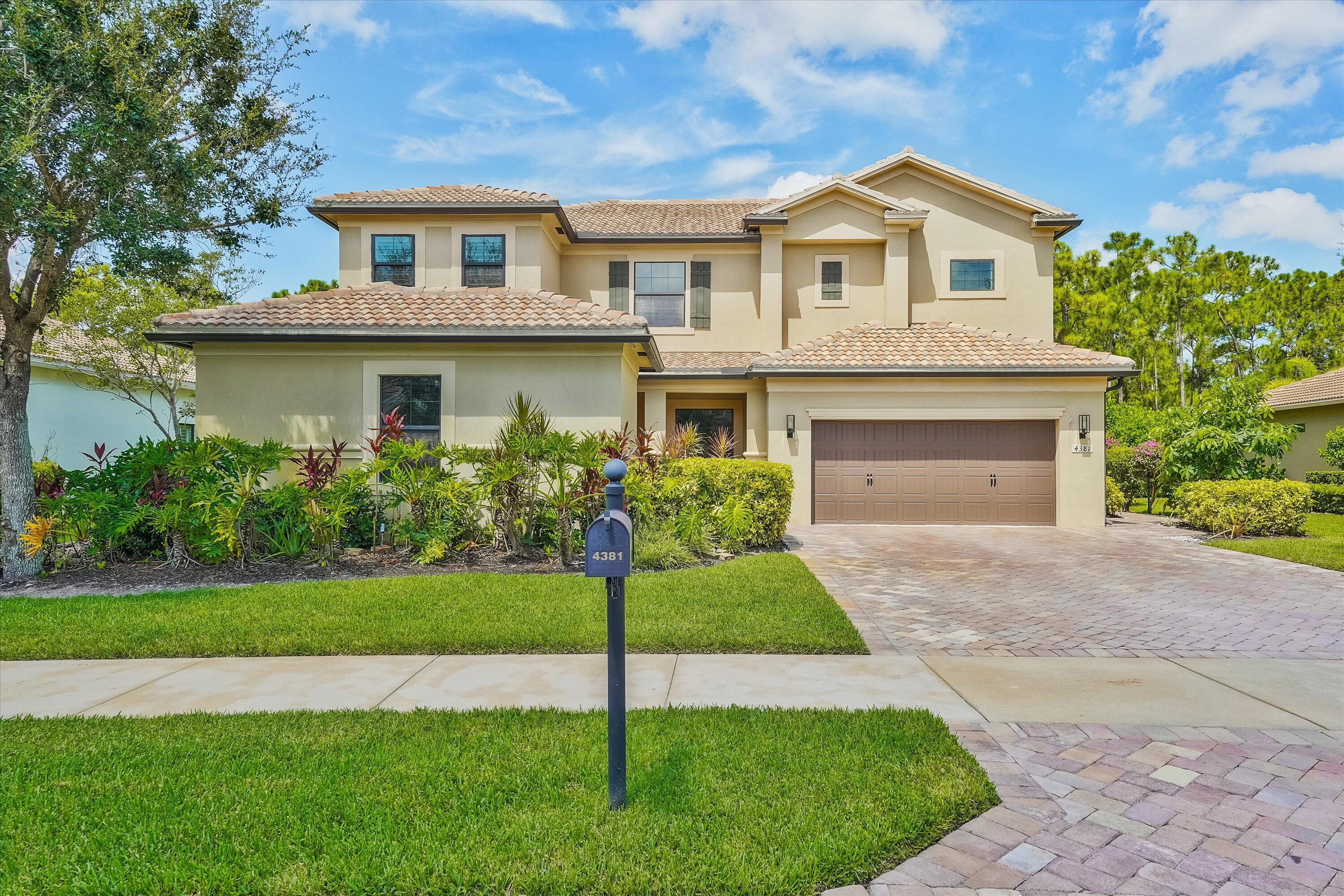 4381 SW Gossamer Circle — photo