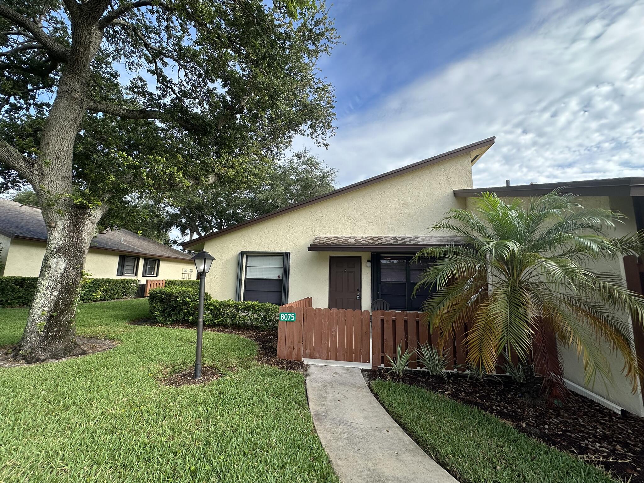 8075 SE Villa Circle — photo