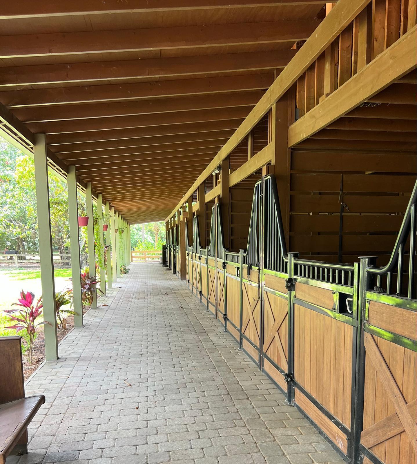 1711 Stallion Drive Barn and Apt — photo