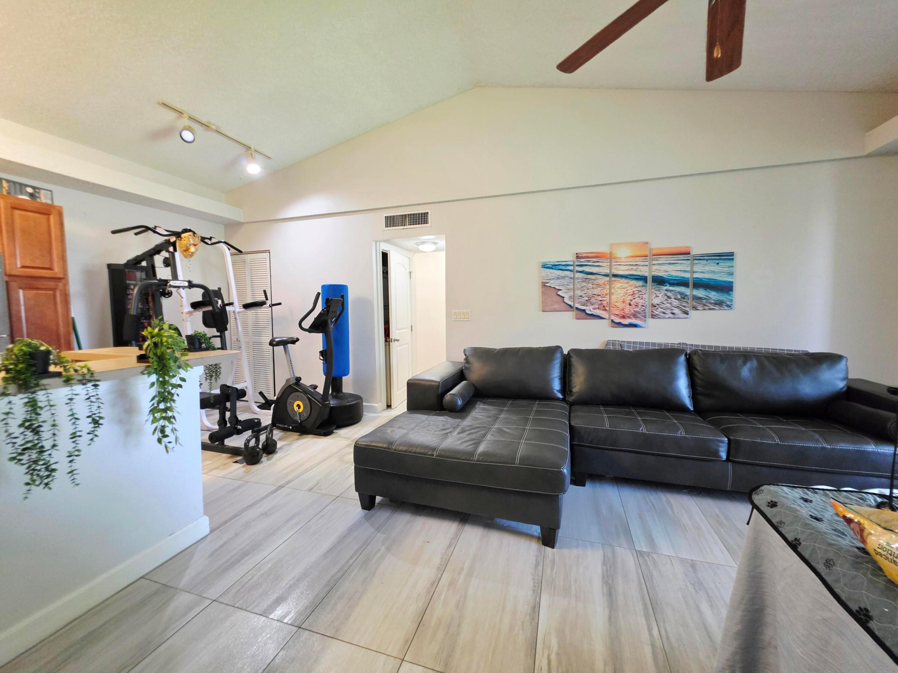 851 Lyons Road 22206 — photo
