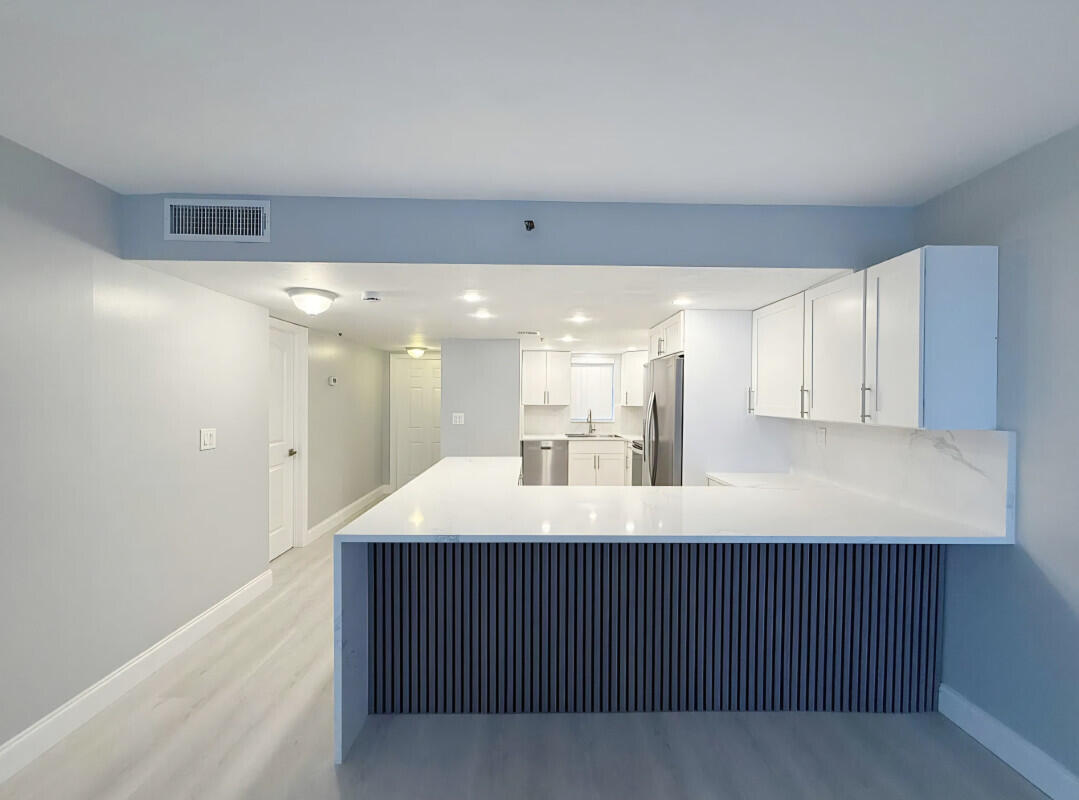 3300 W Rolling Hills Circle 410 — photo